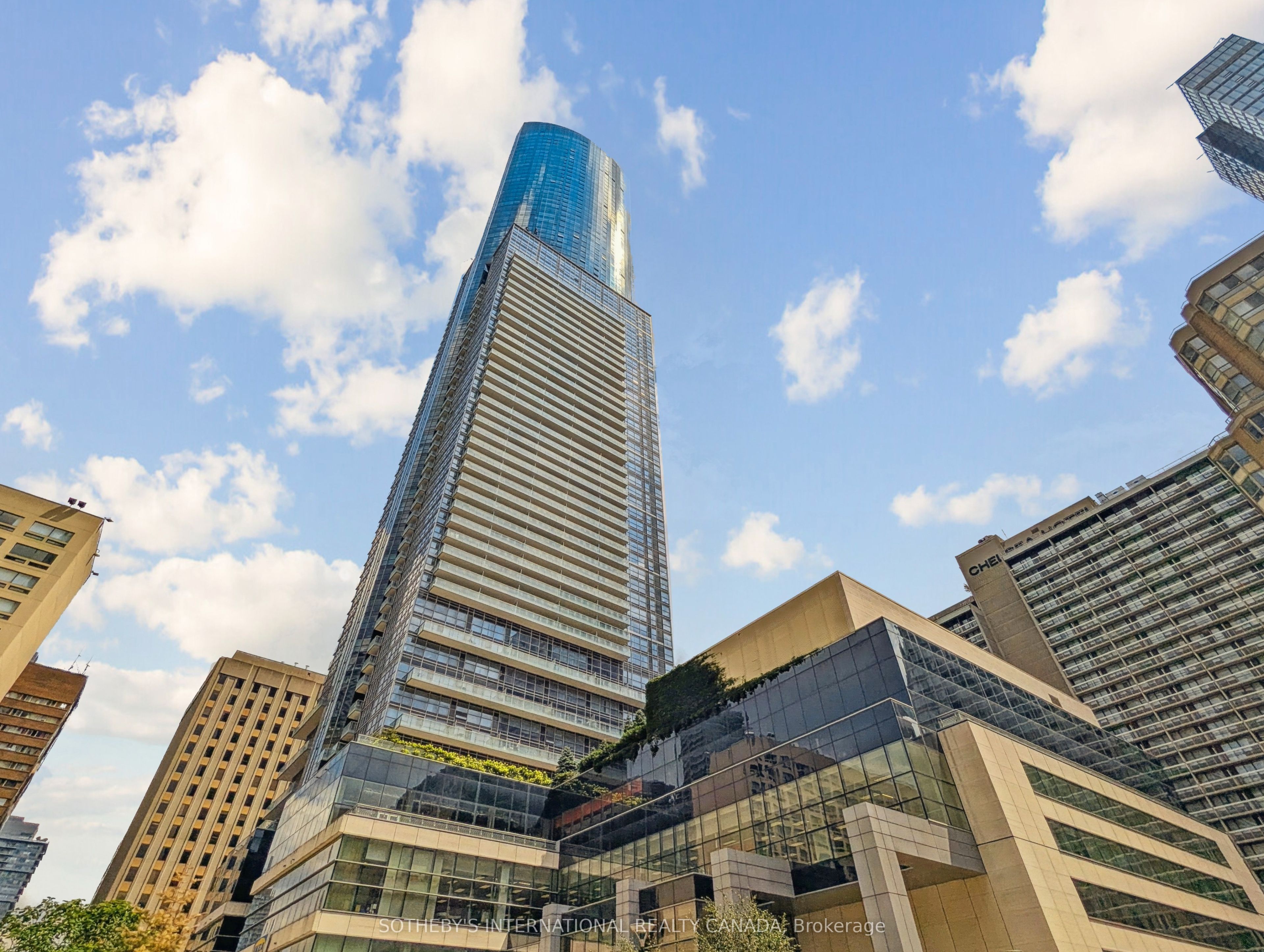 386 Yonge Street 602 Property Photo 1