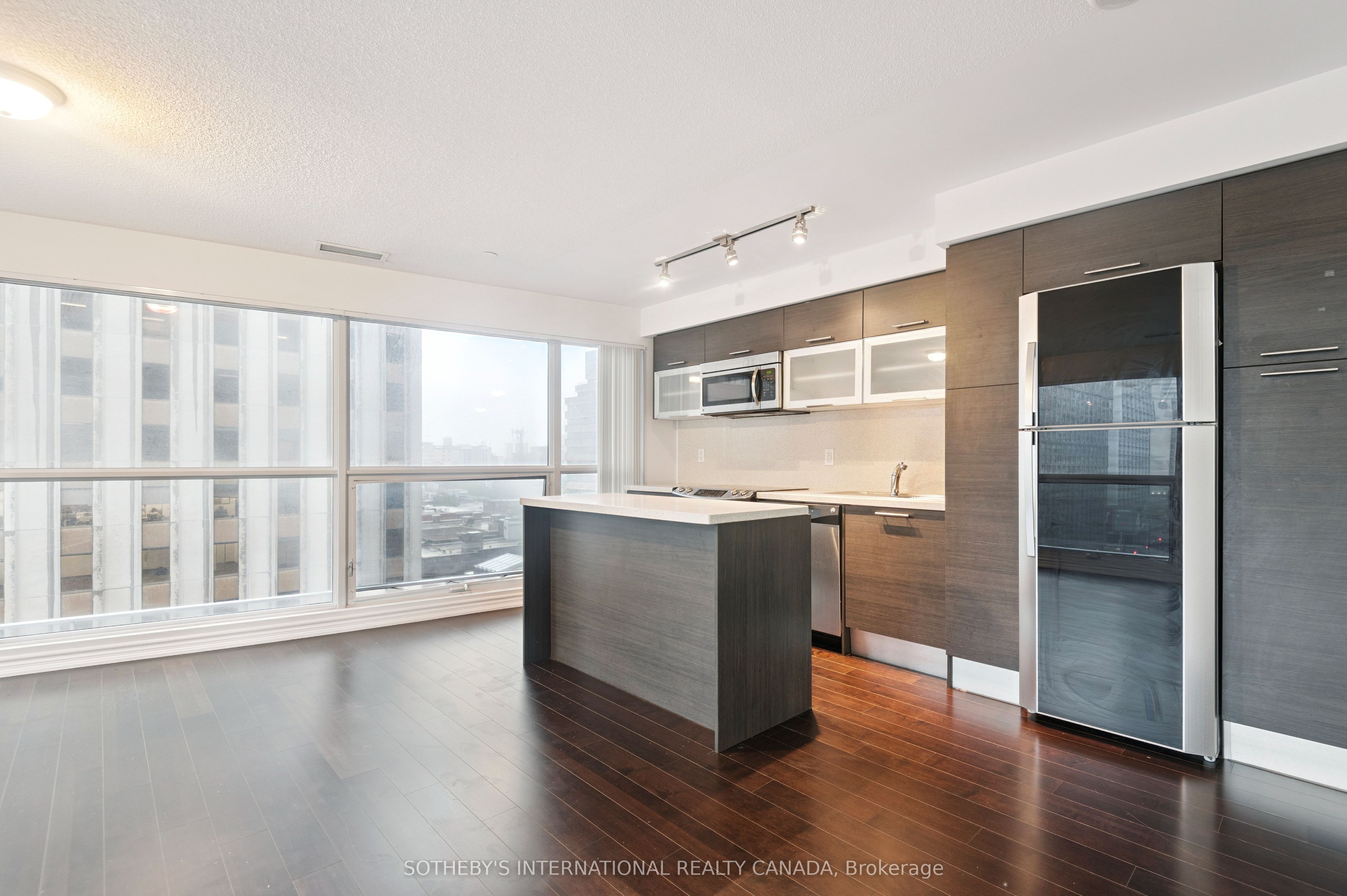 386 Yonge Street 602 Property Photo 6