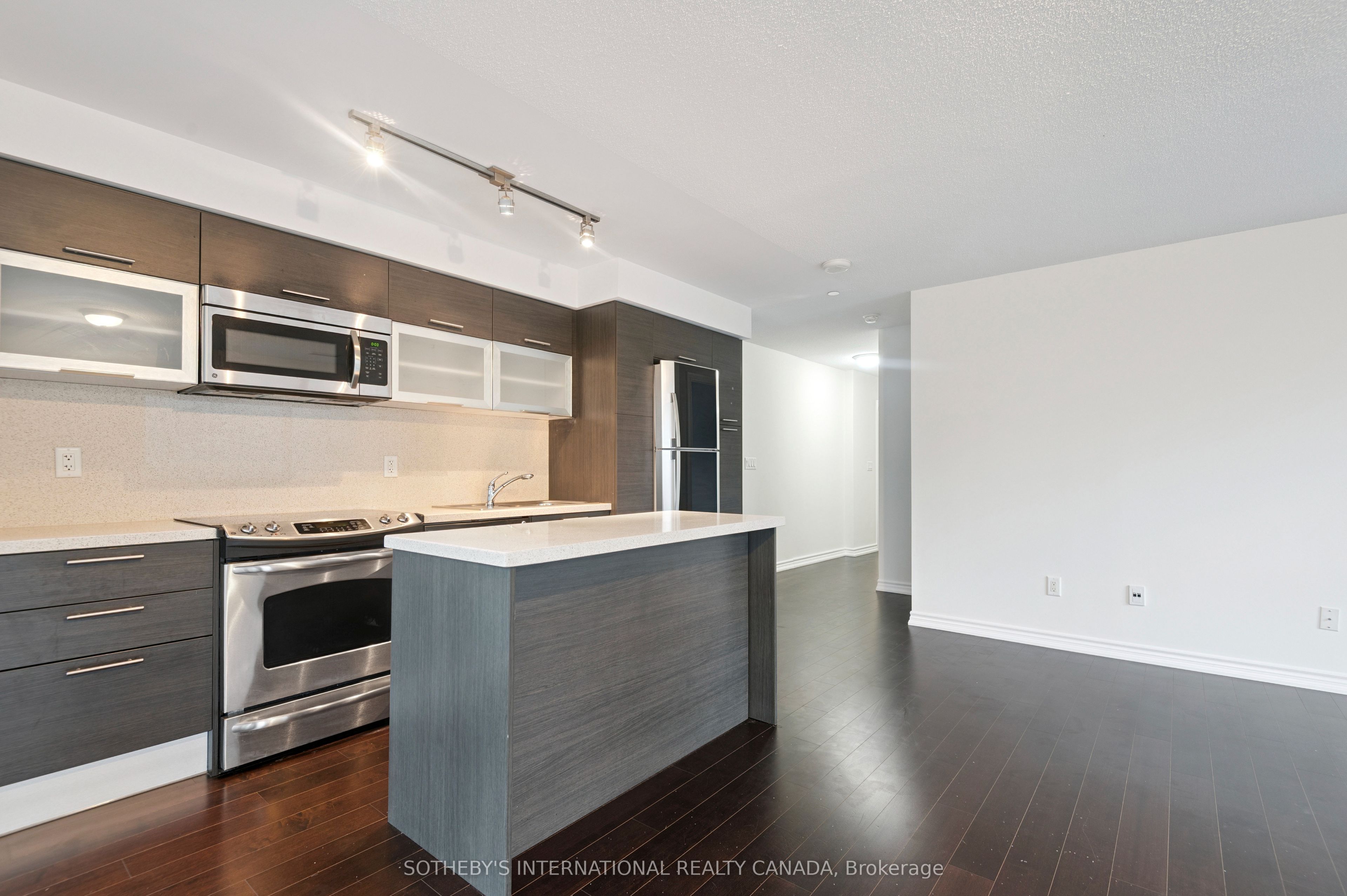 386 Yonge Street 602 Property Photo 7