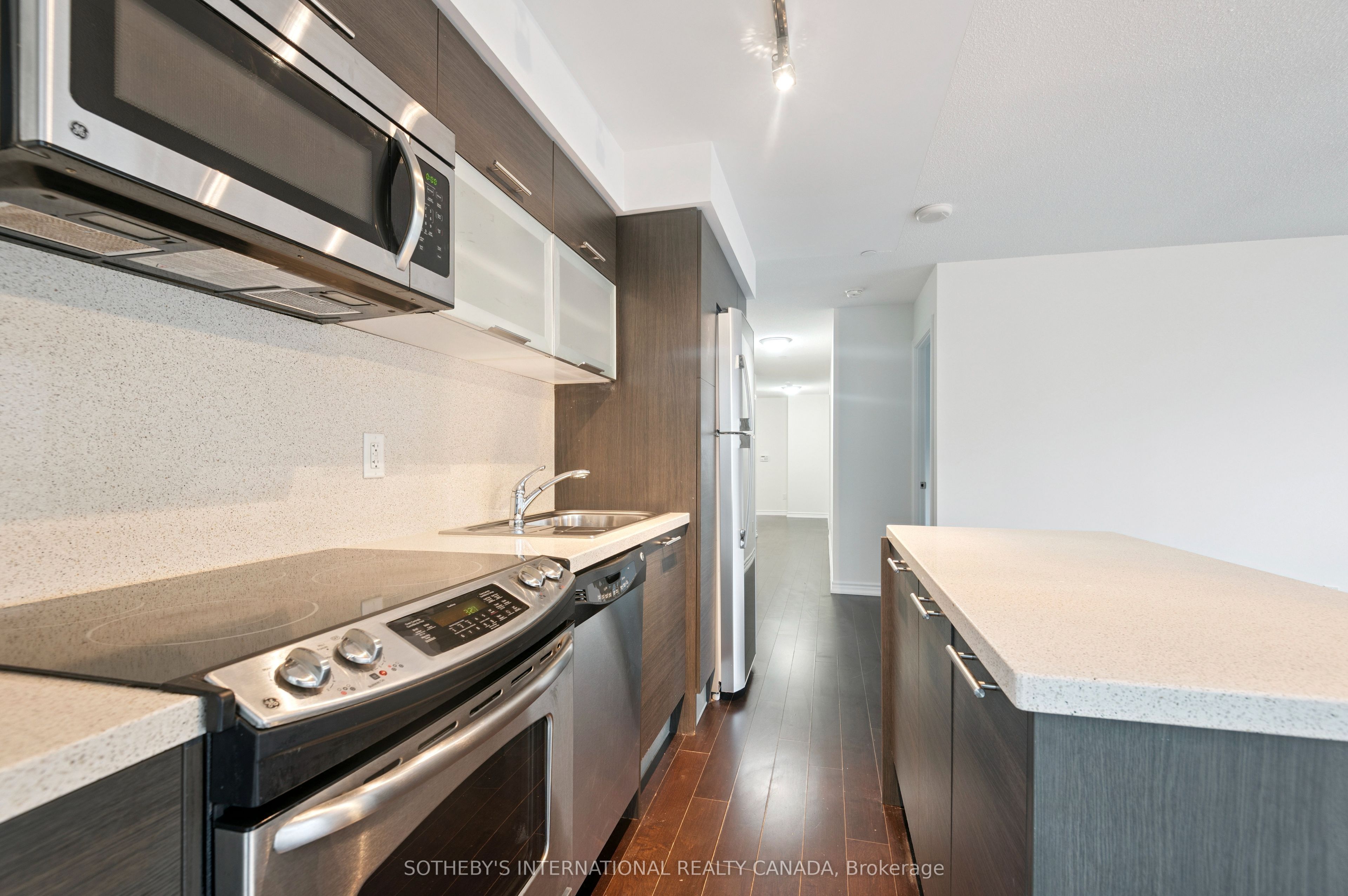 386 Yonge Street 602 Property Photo 8