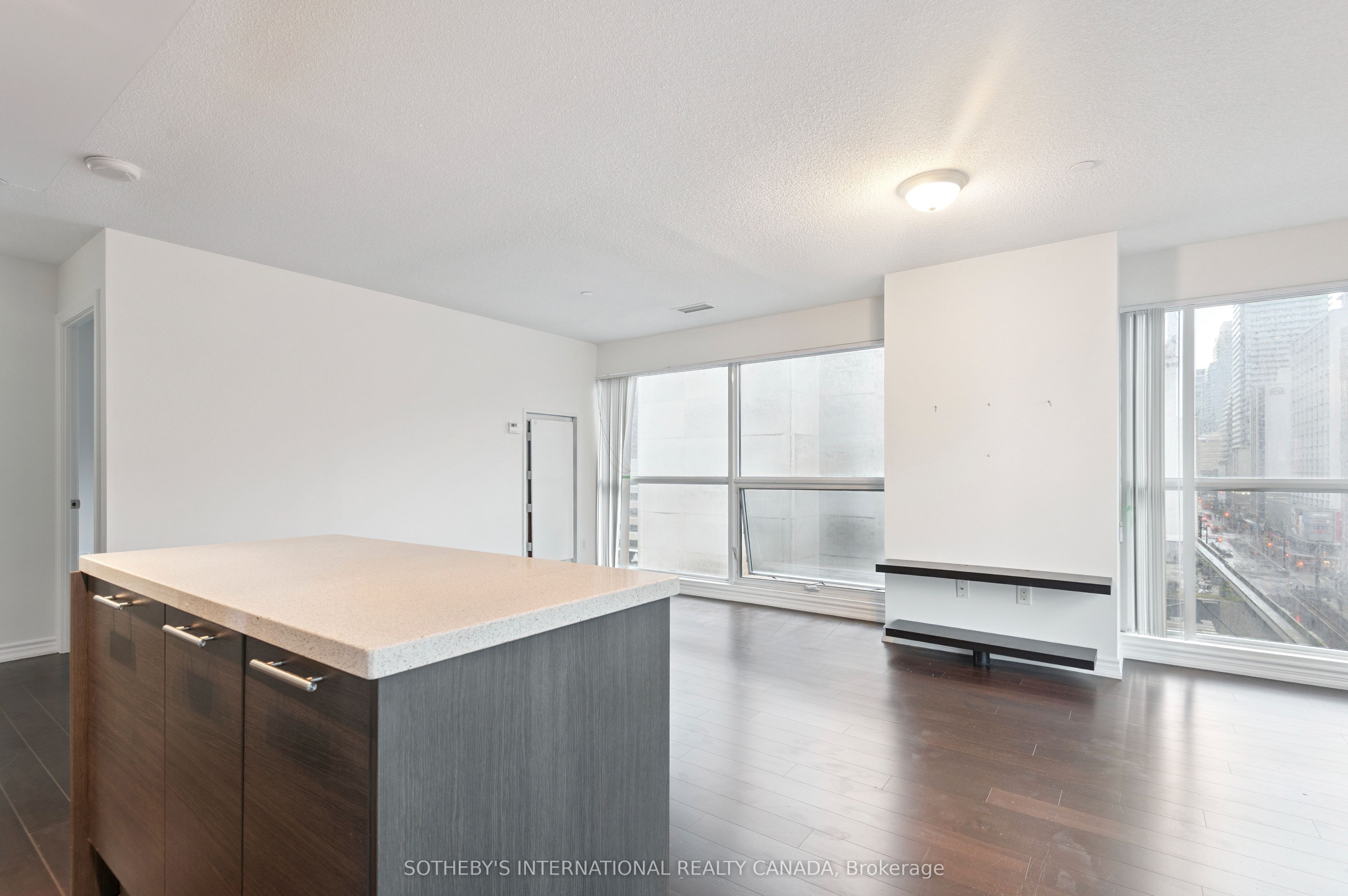 386 Yonge Street 602 Property Photo 9