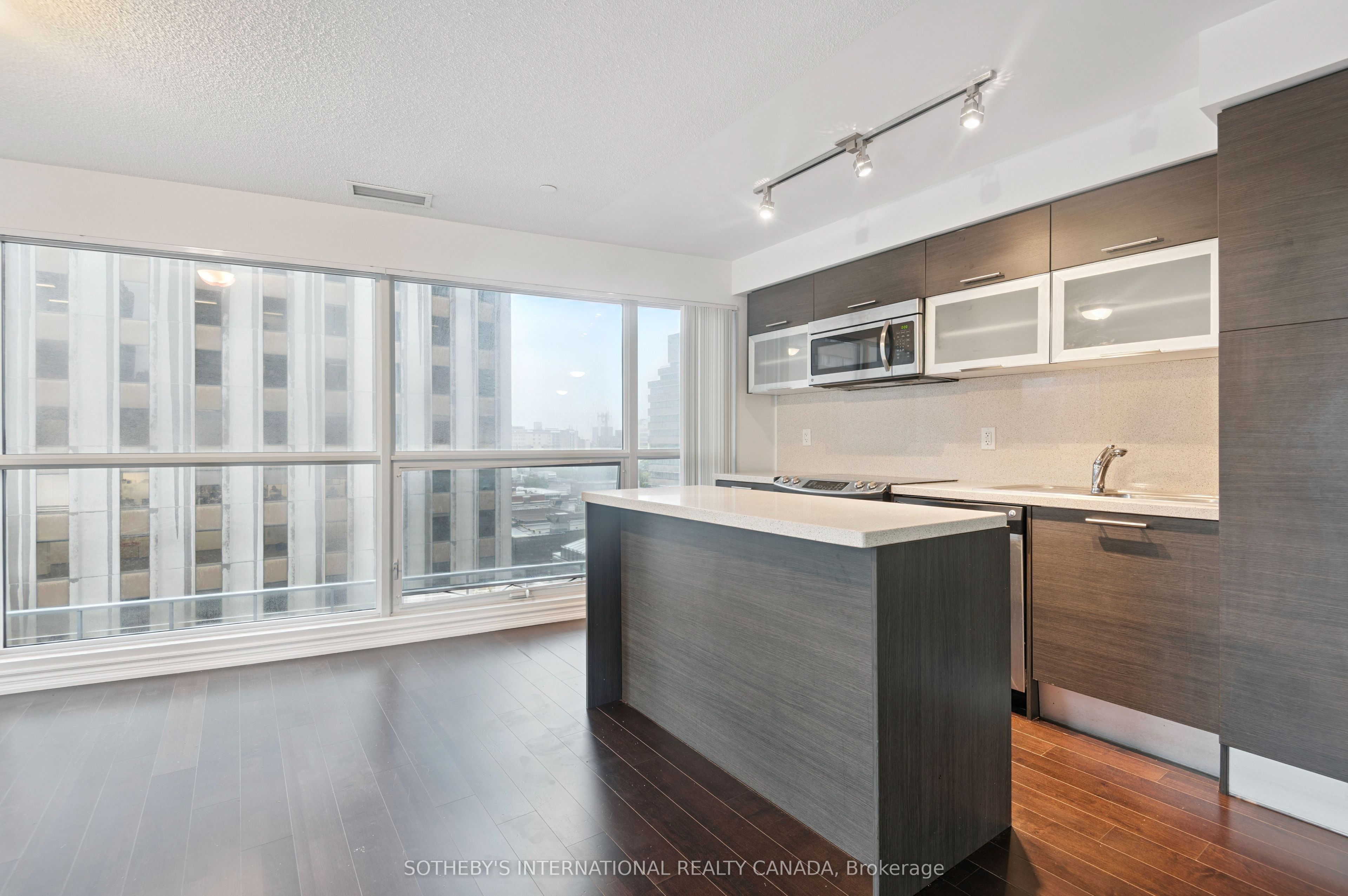 386 Yonge Street 602 Property Photo 15