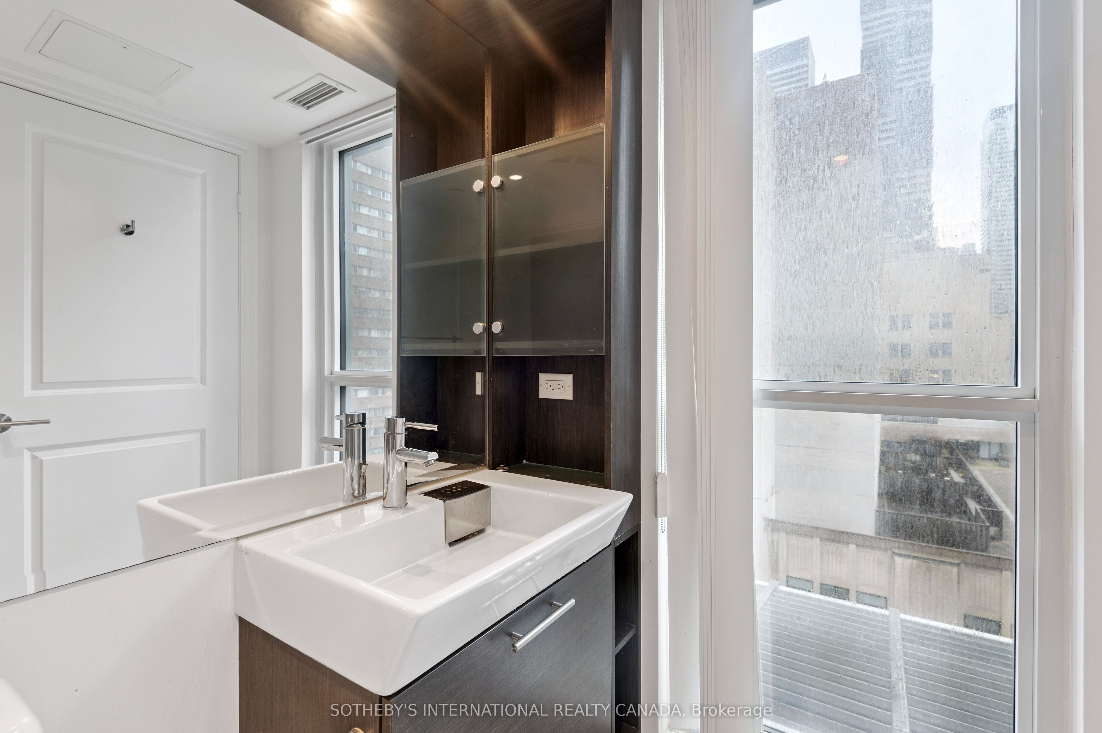 386 Yonge Street 602 Property Photo 24