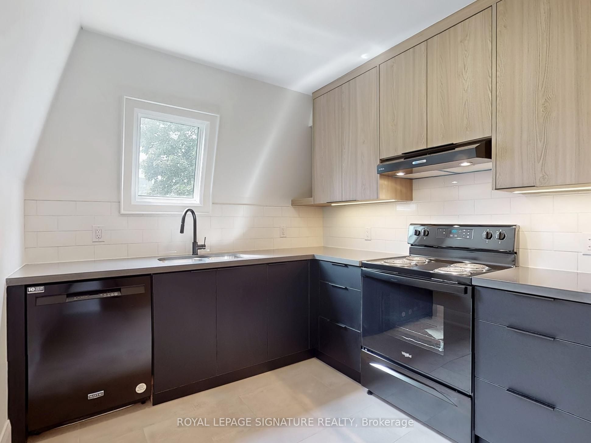 28 Beaconsfield Avenue 2 Property Photo 4