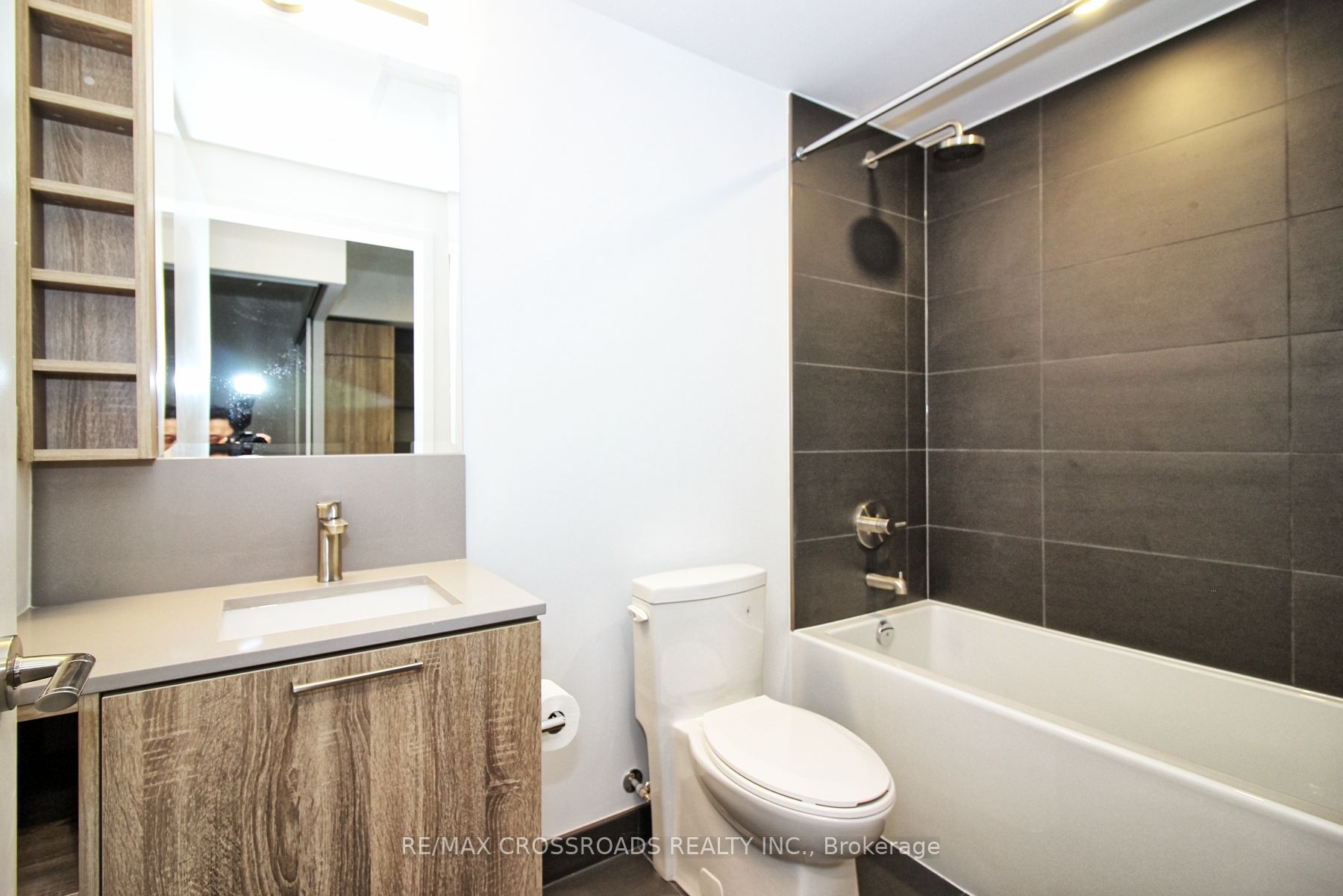 19 Western Battery Road 712 Property Photo 7