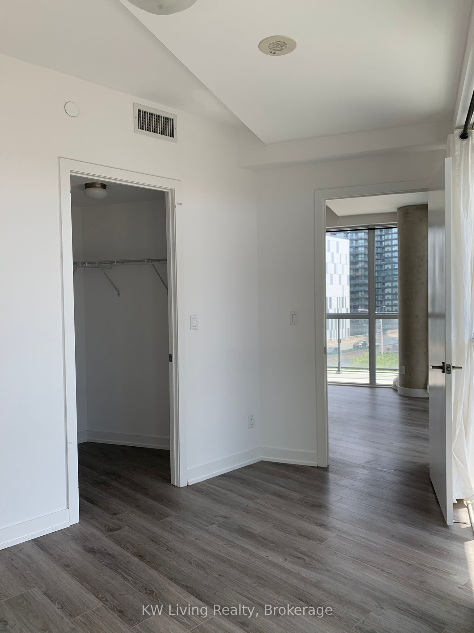 50 Bruyeres Mews 1105 Property Photo 4