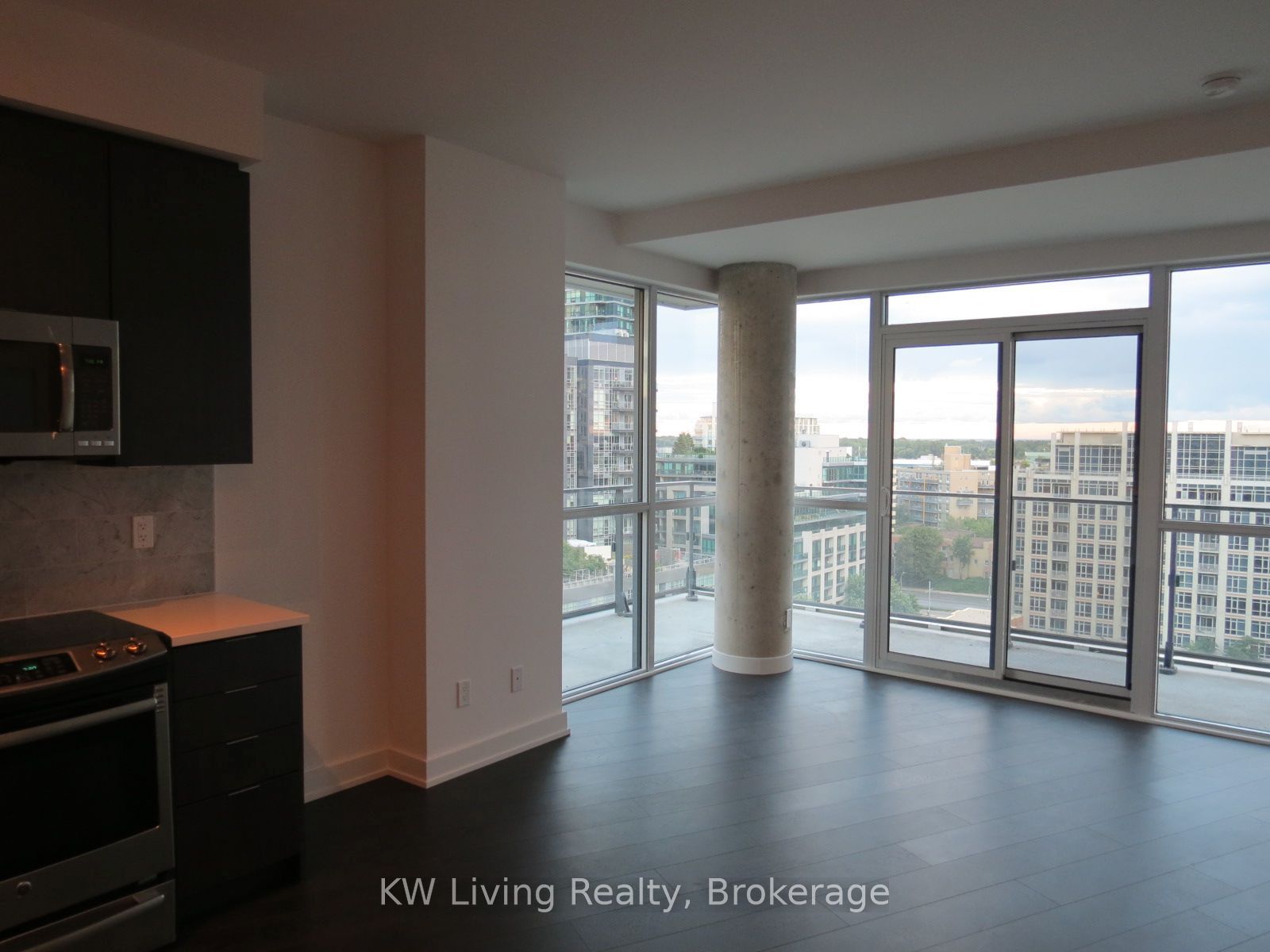 50 Bruyeres Mews 1105 Property Photo 16