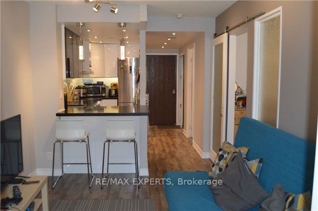 717 Bay Street 605 Property Photo 4