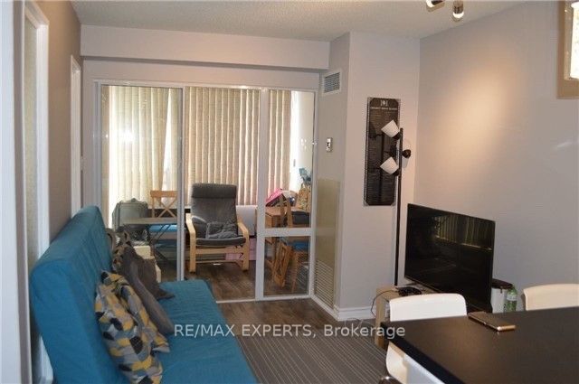717 Bay Street 605 Property Photo 6
