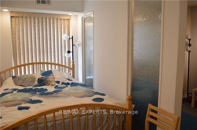 717 Bay Street 605 Property Photo 9