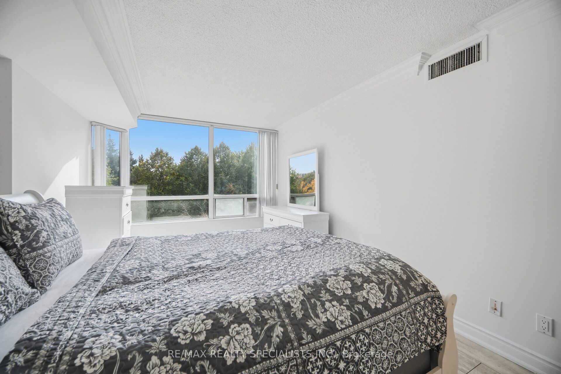 1131 Steeles Avenue W 306 Property Photo 23