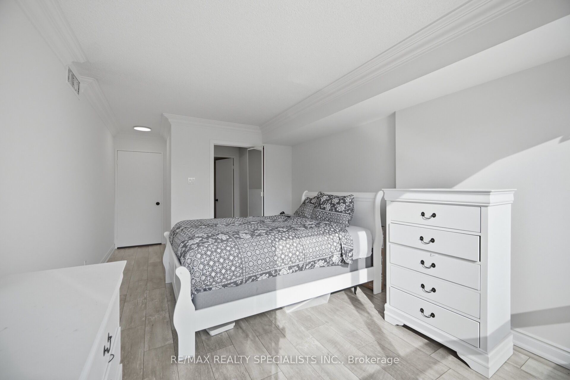 1131 Steeles Avenue W 306 Property Photo 24
