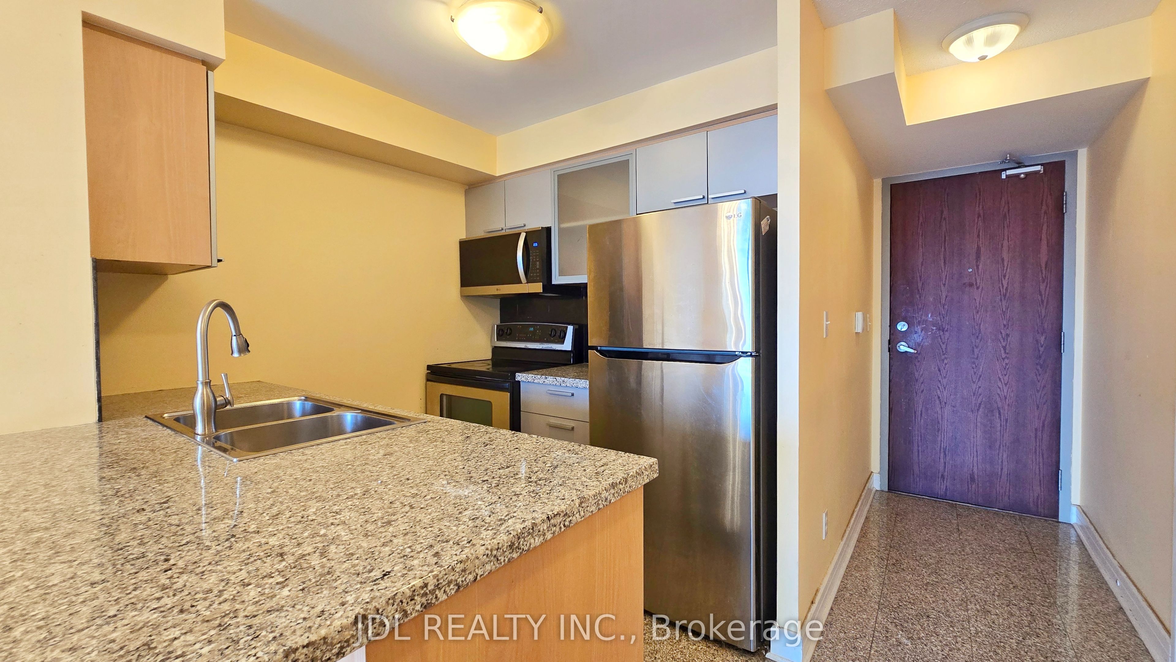 16 Harrison Garden Boulevard 1009 Property Photo 2