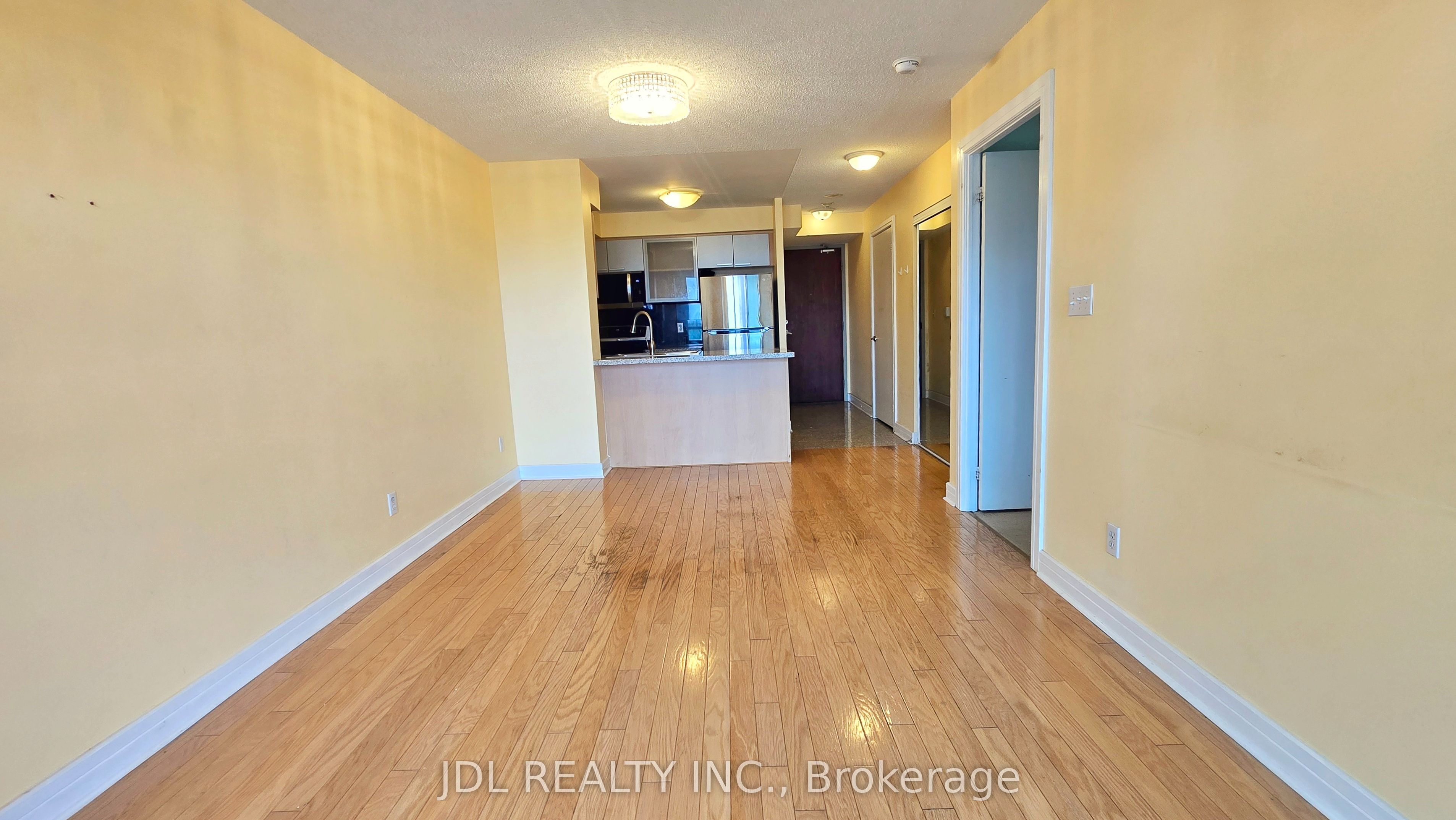 16 Harrison Garden Boulevard 1009 Property Photo 3