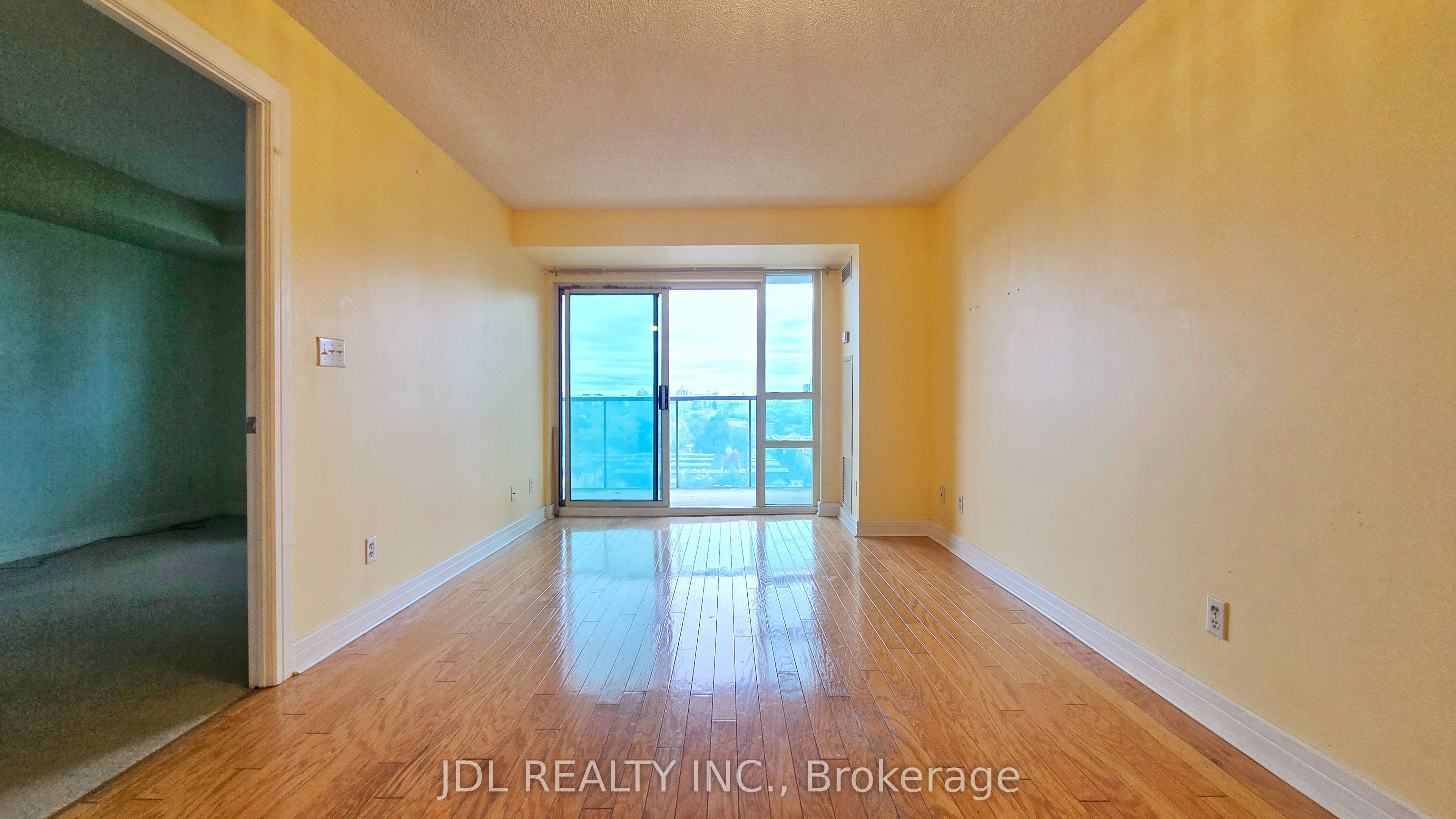 16 Harrison Garden Boulevard 1009 Property Photo 4