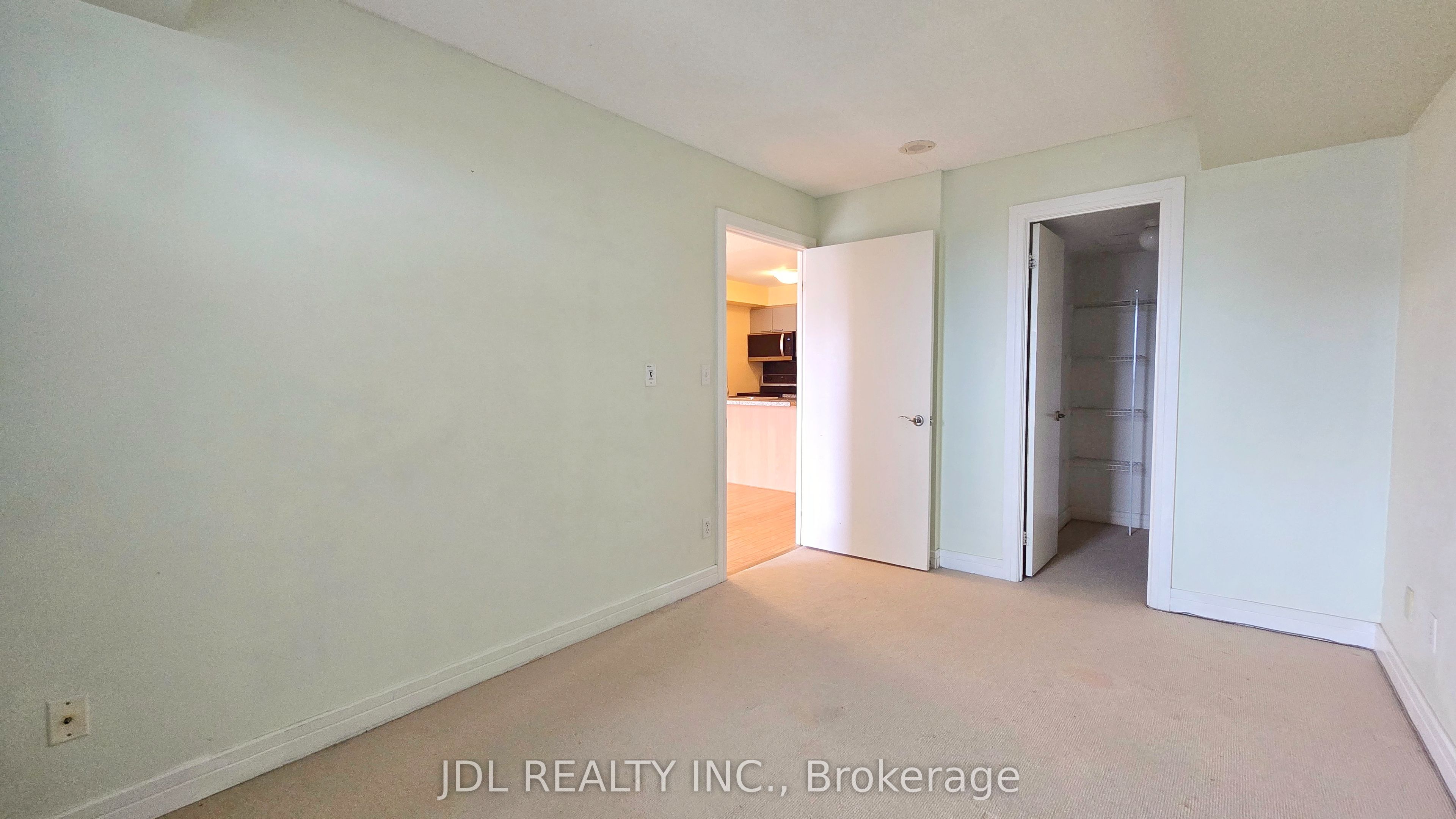 16 Harrison Garden Boulevard 1009 Property Photo 5