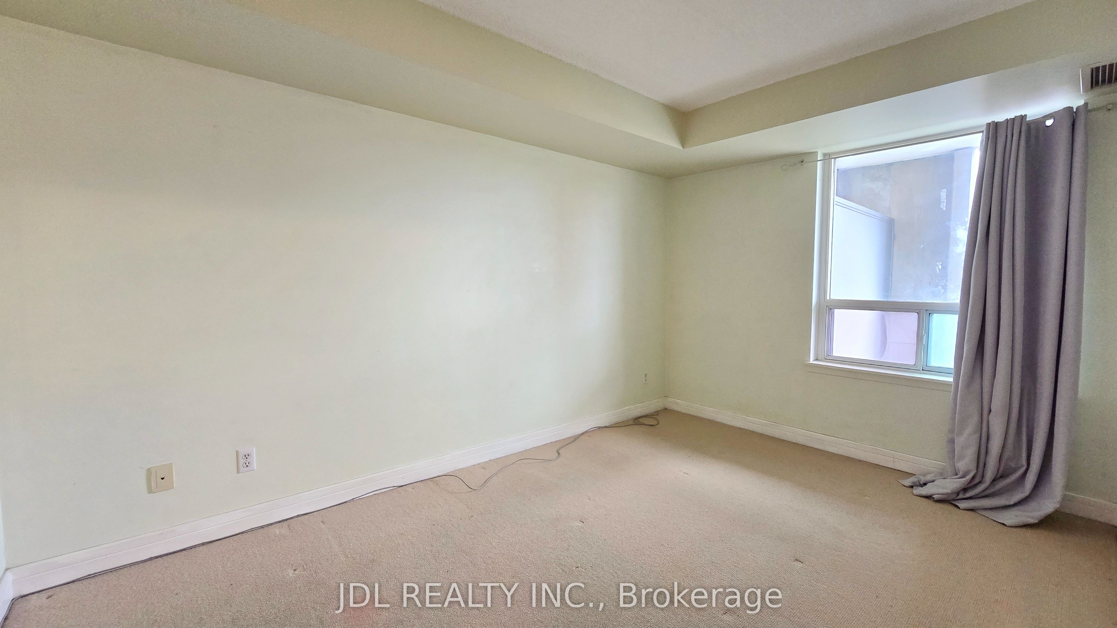 16 Harrison Garden Boulevard 1009 Property Photo 6