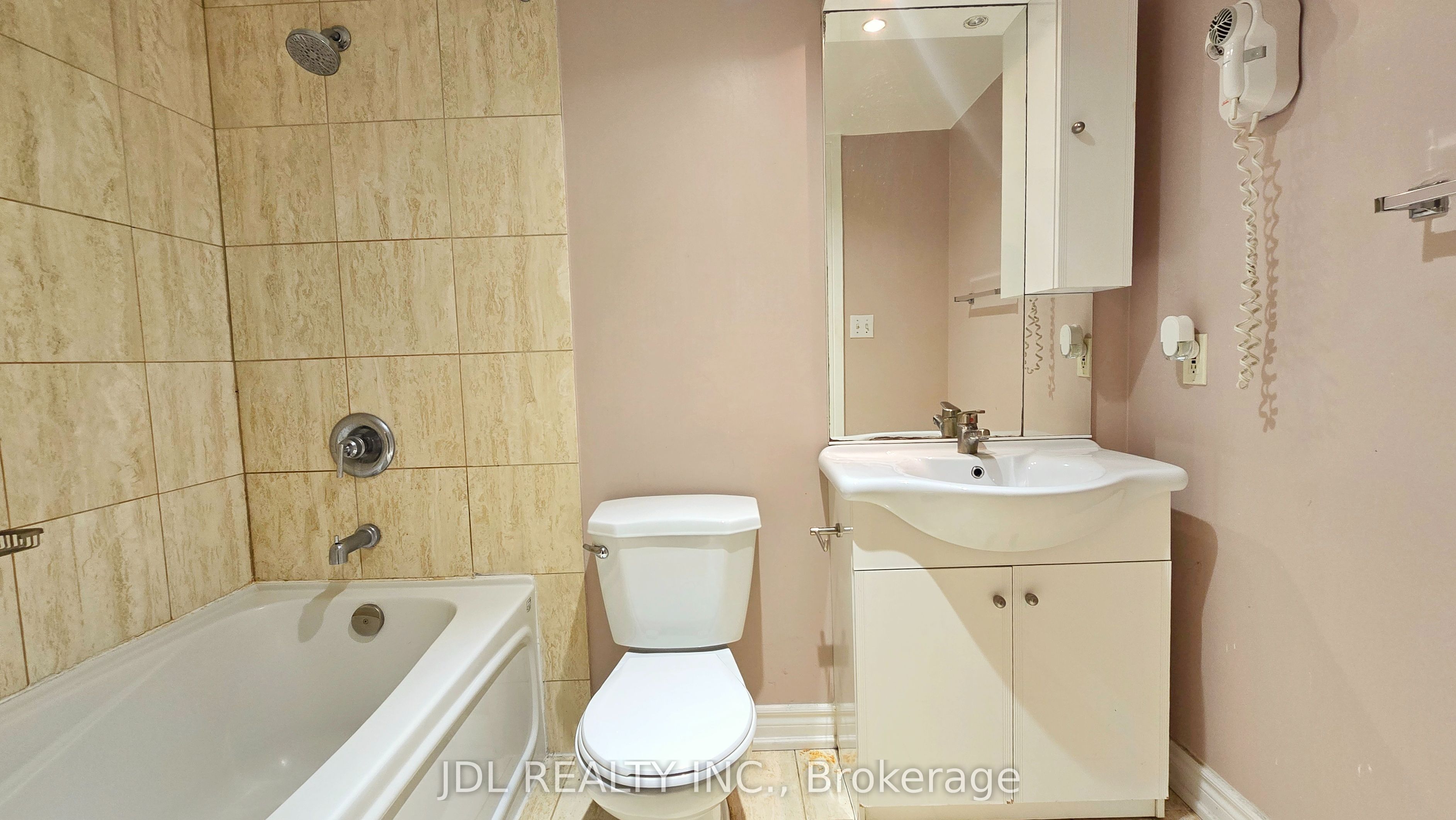 16 Harrison Garden Boulevard 1009 Property Photo 7