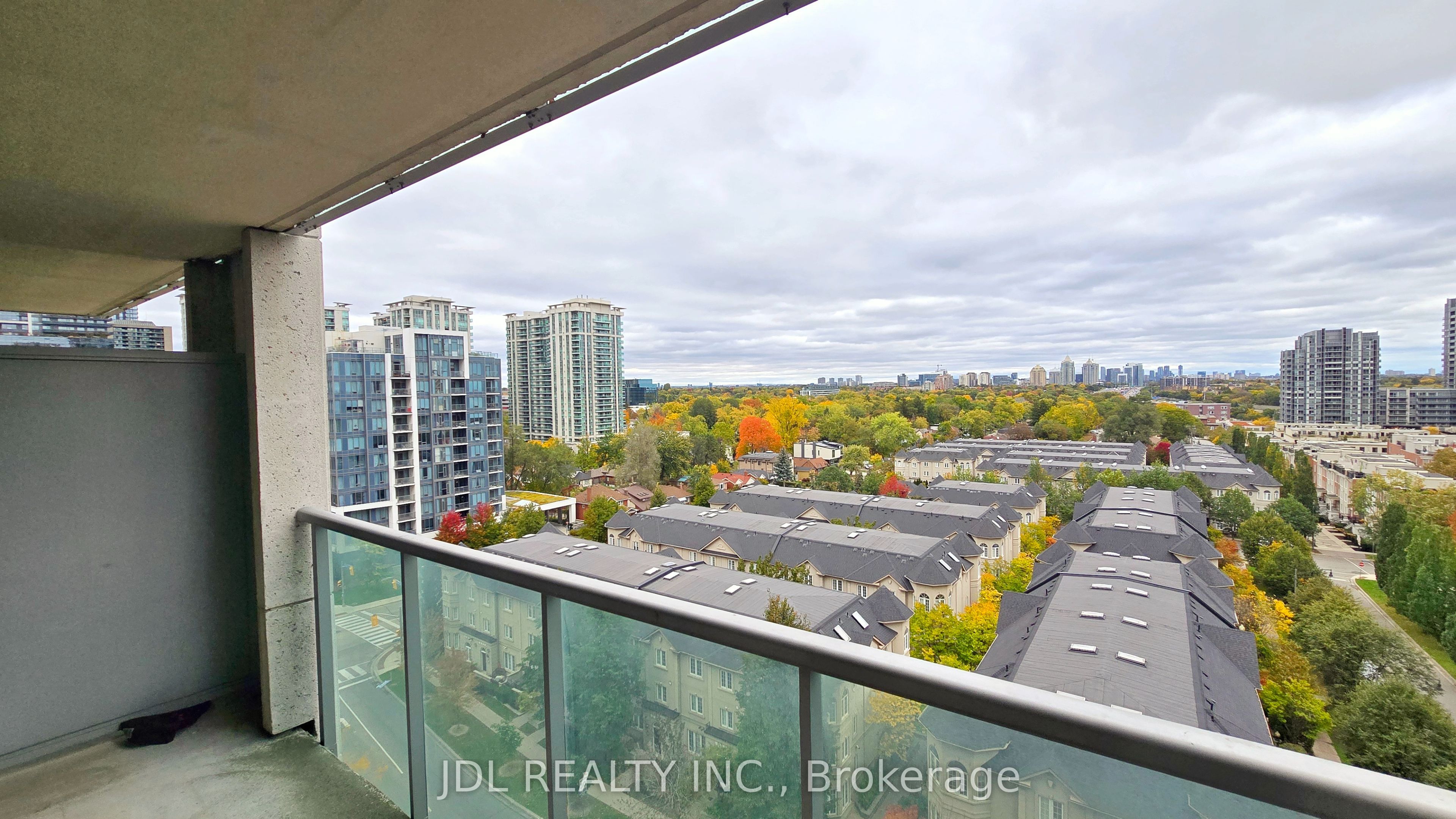 16 Harrison Garden Boulevard 1009 Property Photo 8