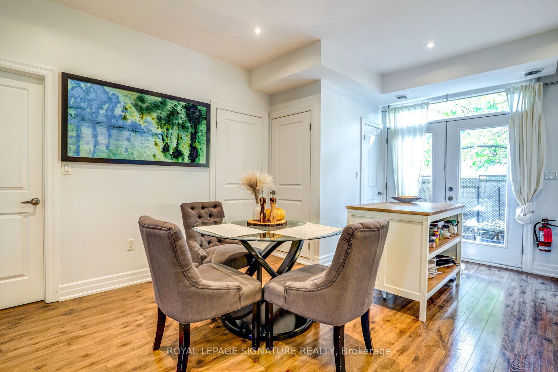753-755 Richmond Street W Property Photo 2