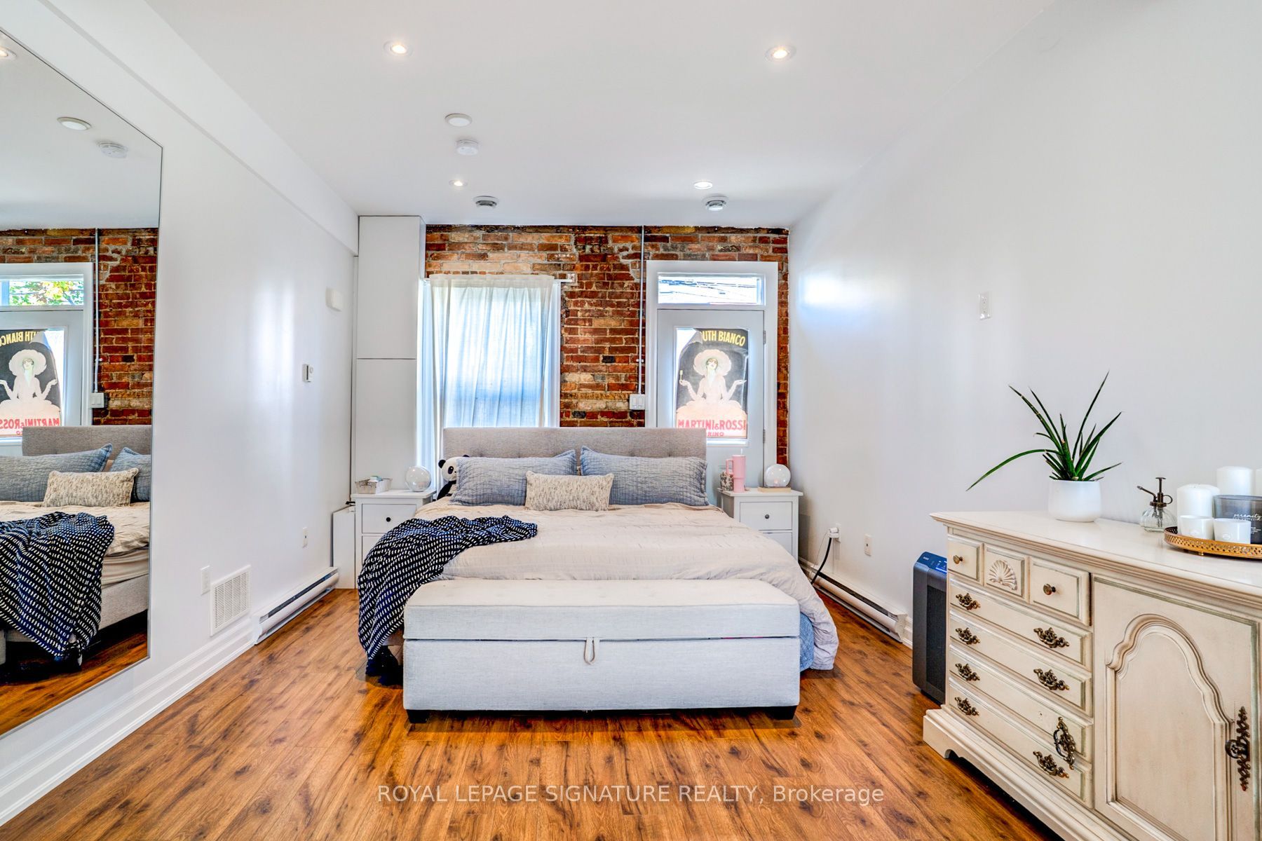 753-755 Richmond Street W Property Photo 7