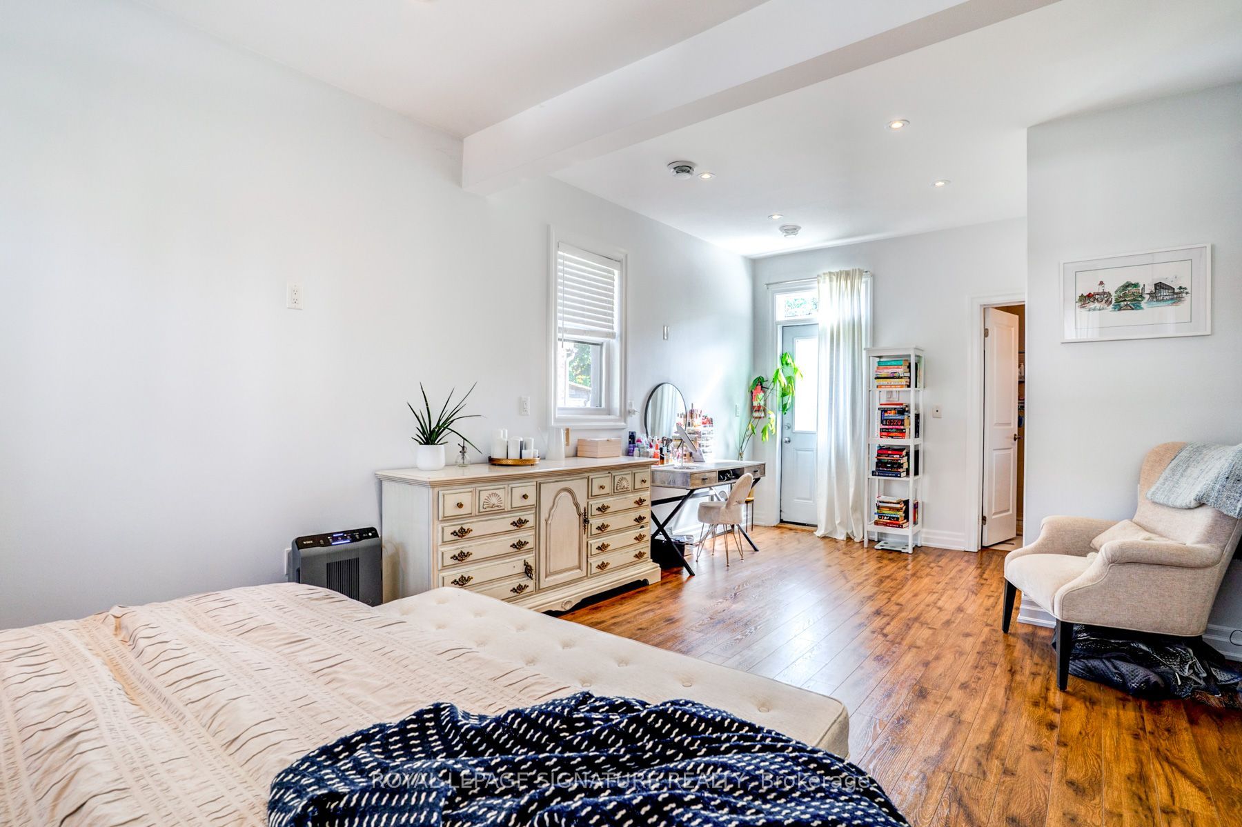 753-755 Richmond Street W Property Photo 10
