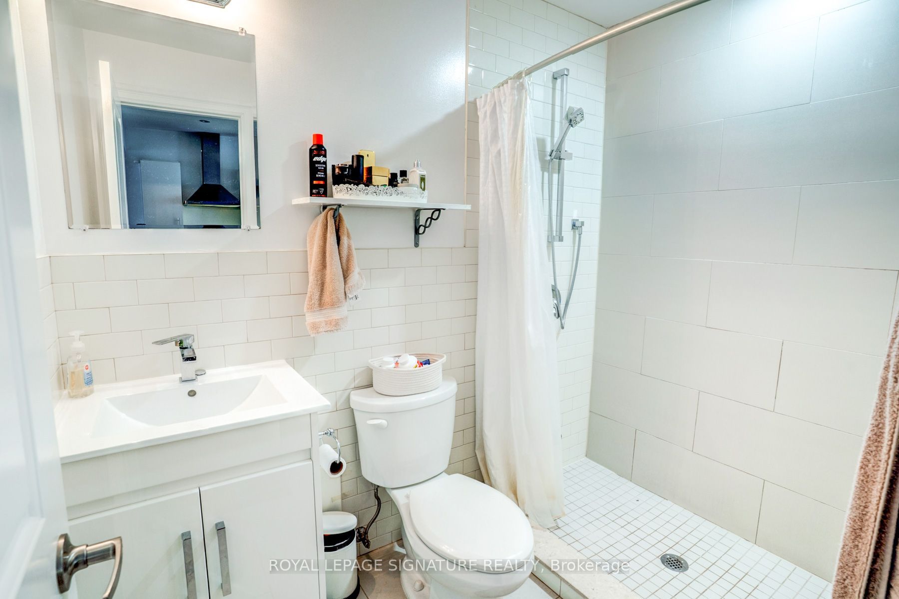 753-755 Richmond Street W Property Photo 11