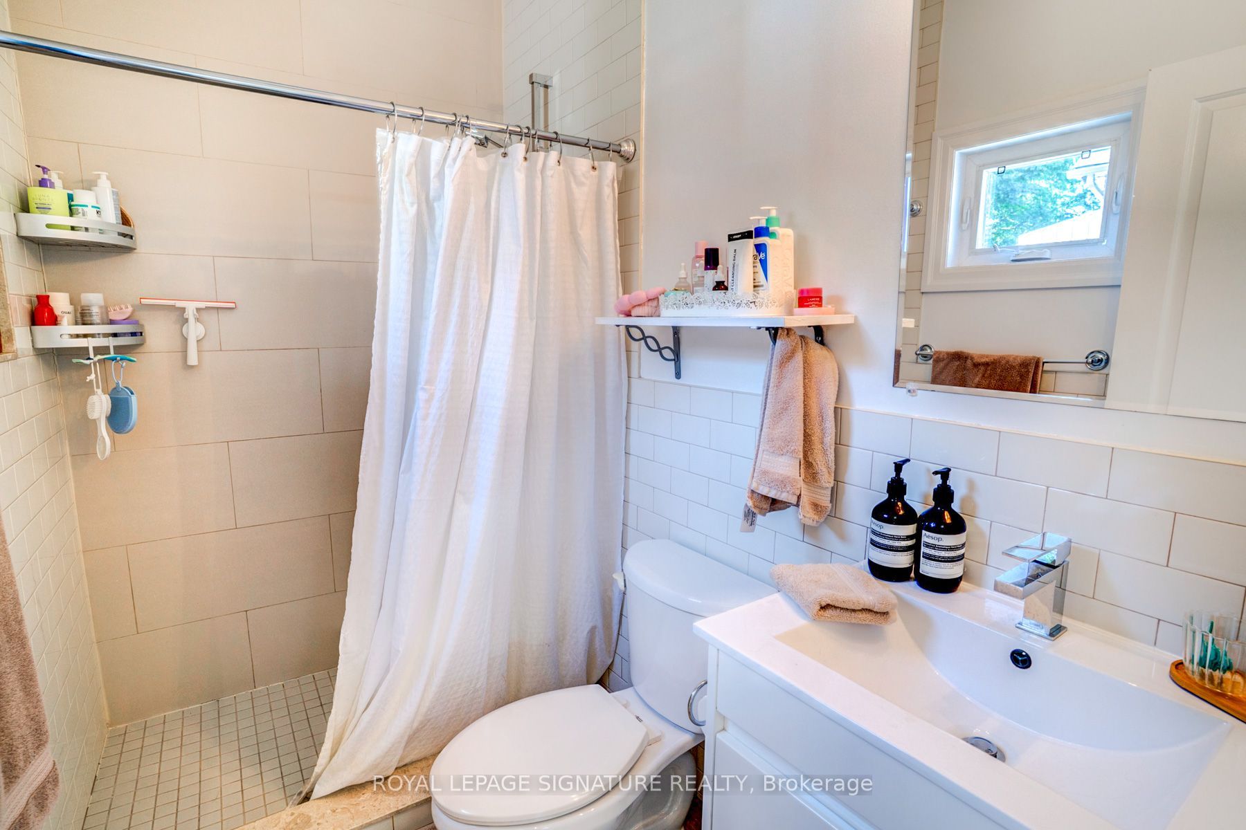 753-755 Richmond Street W Property Photo 15