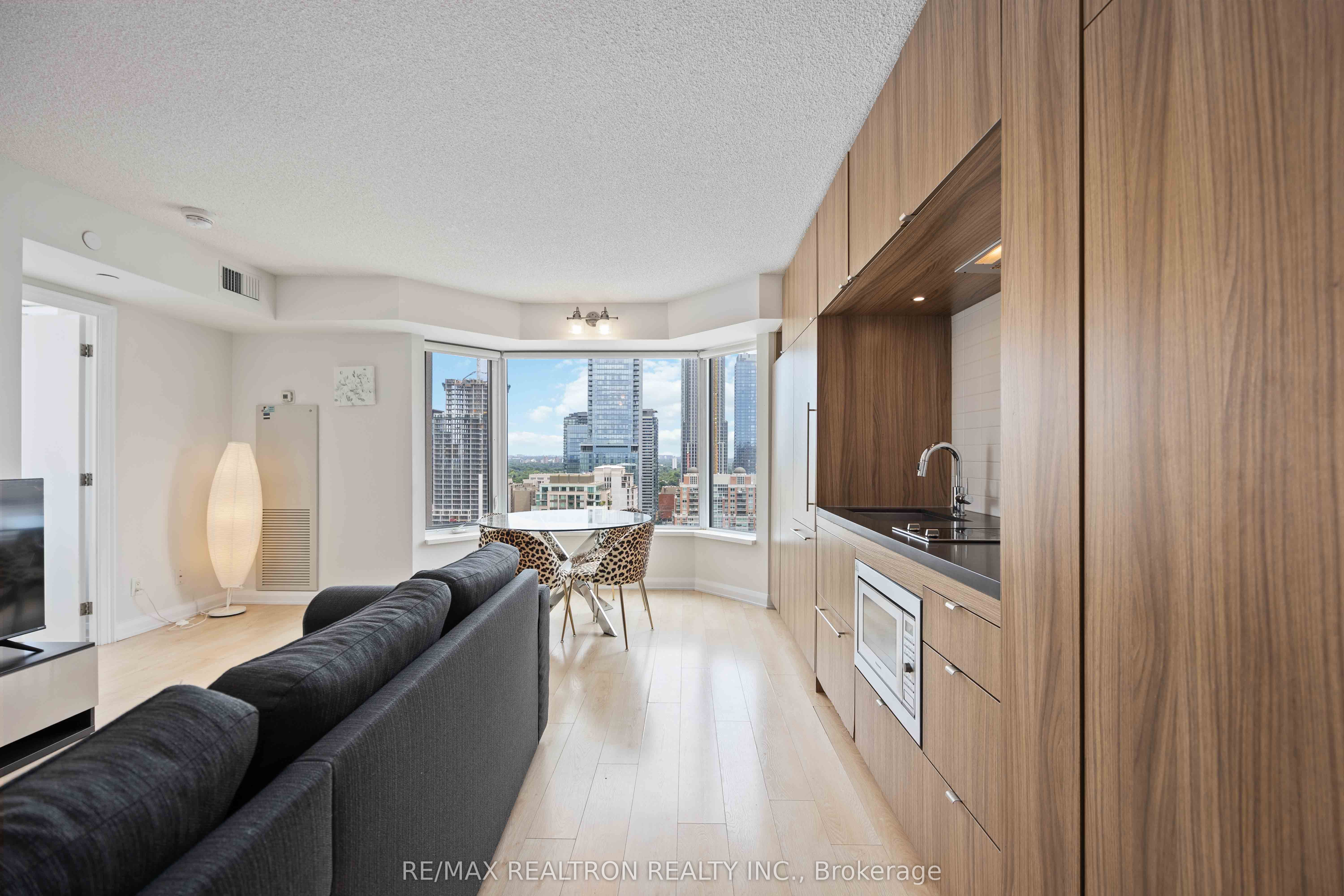 155 Yorkville Avenue 2604 Property Photo 3