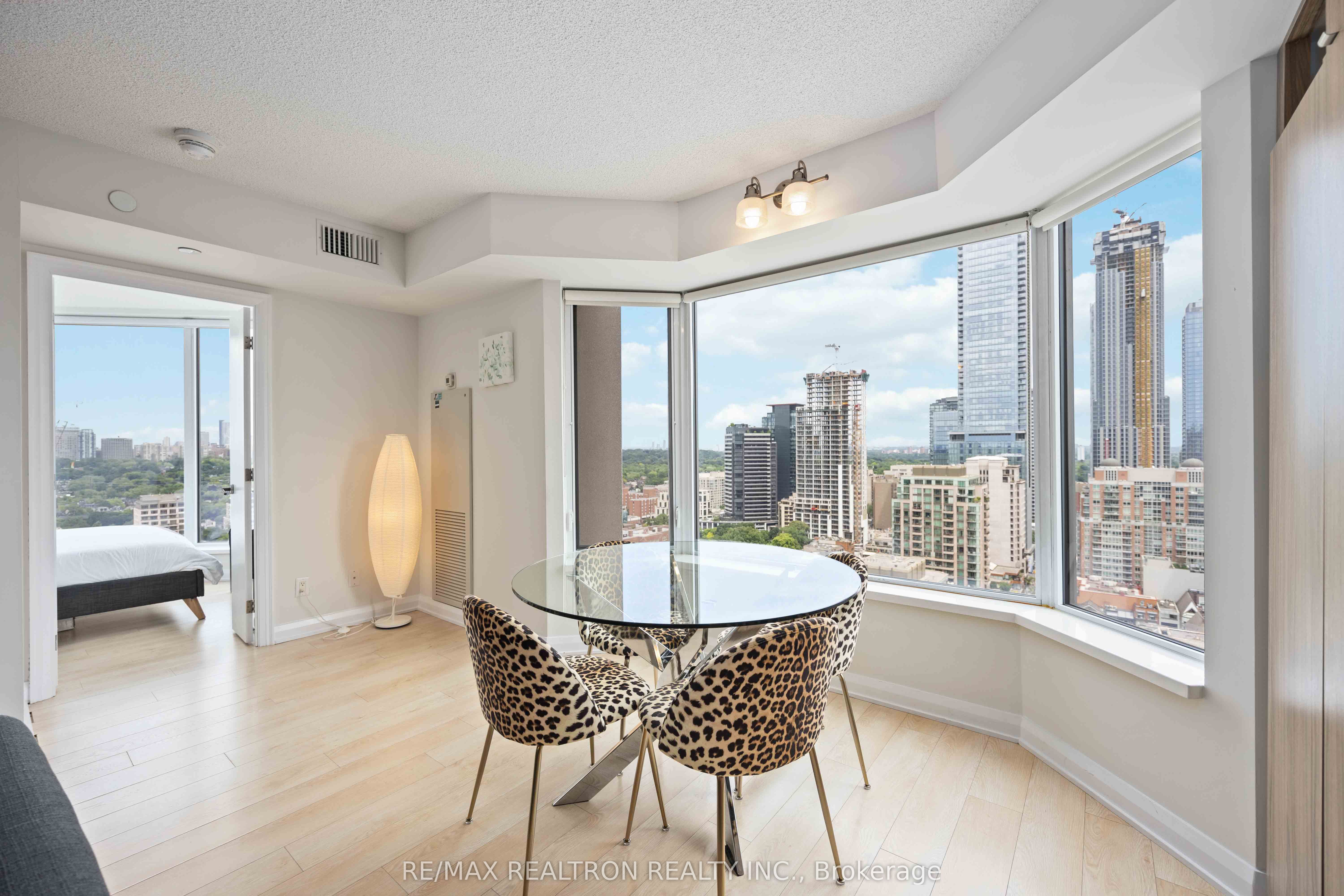155 Yorkville Avenue 2604 Property Photo 4