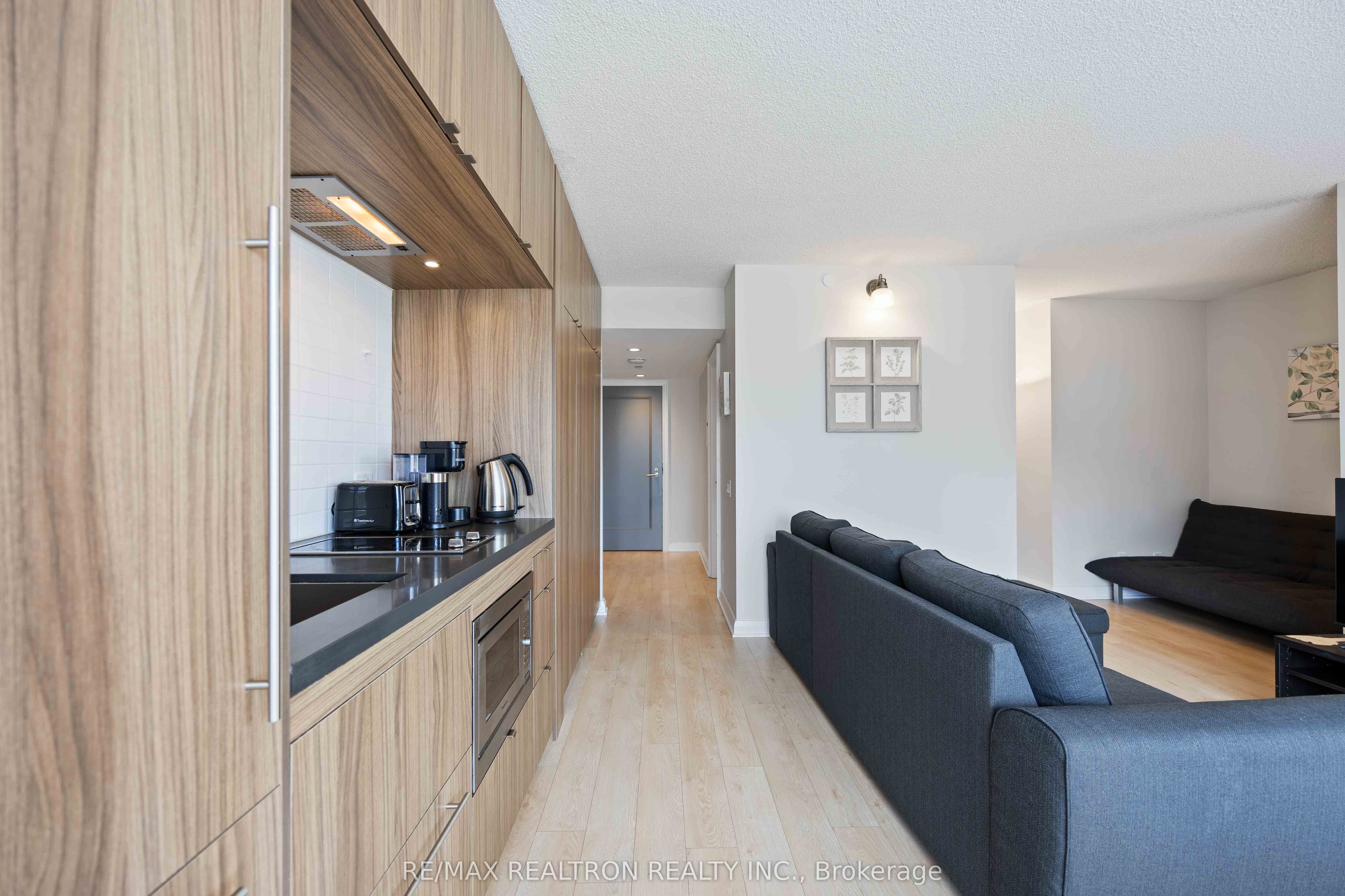 155 Yorkville Avenue 2604 Property Photo 5