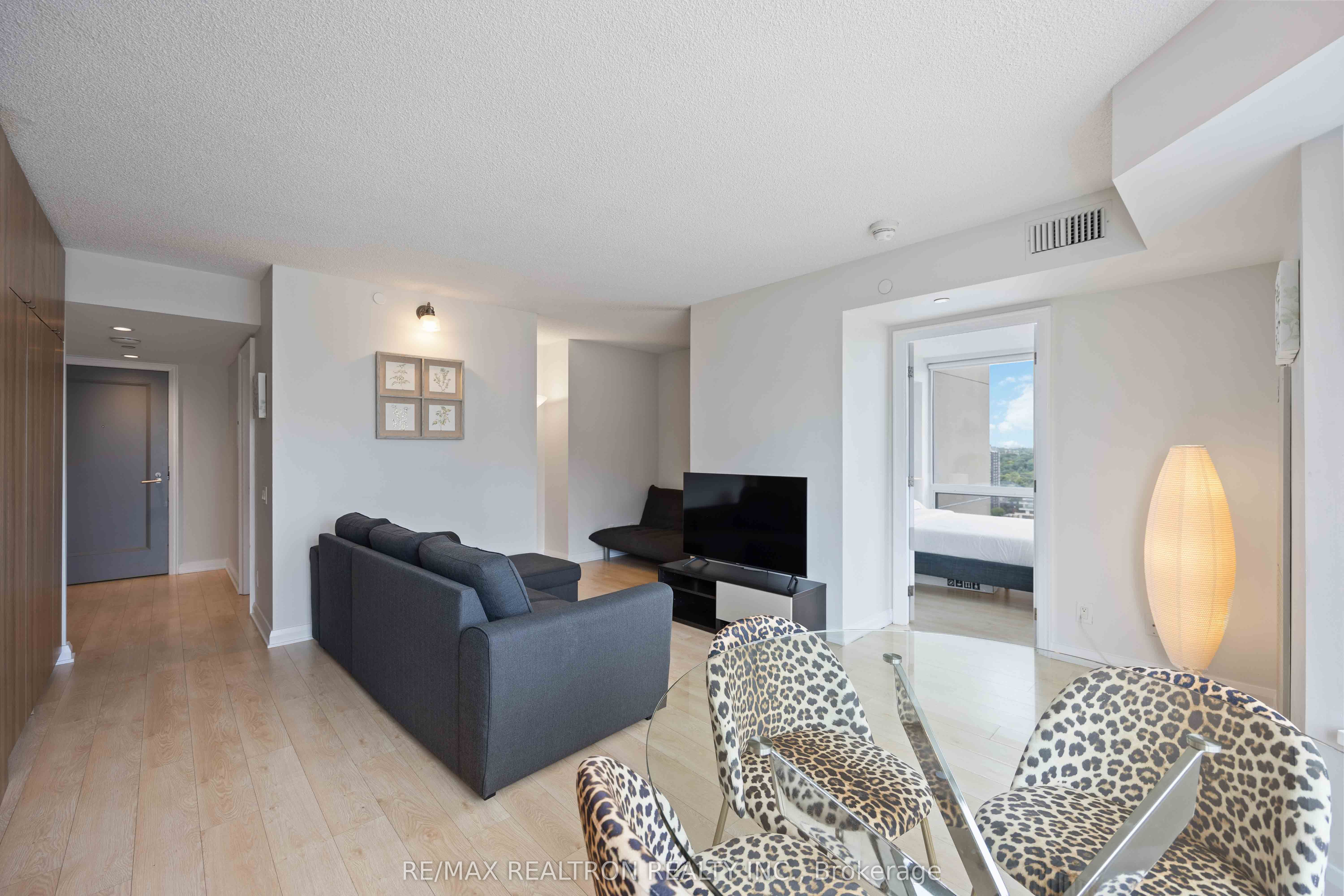 155 Yorkville Avenue 2604 Property Photo 6