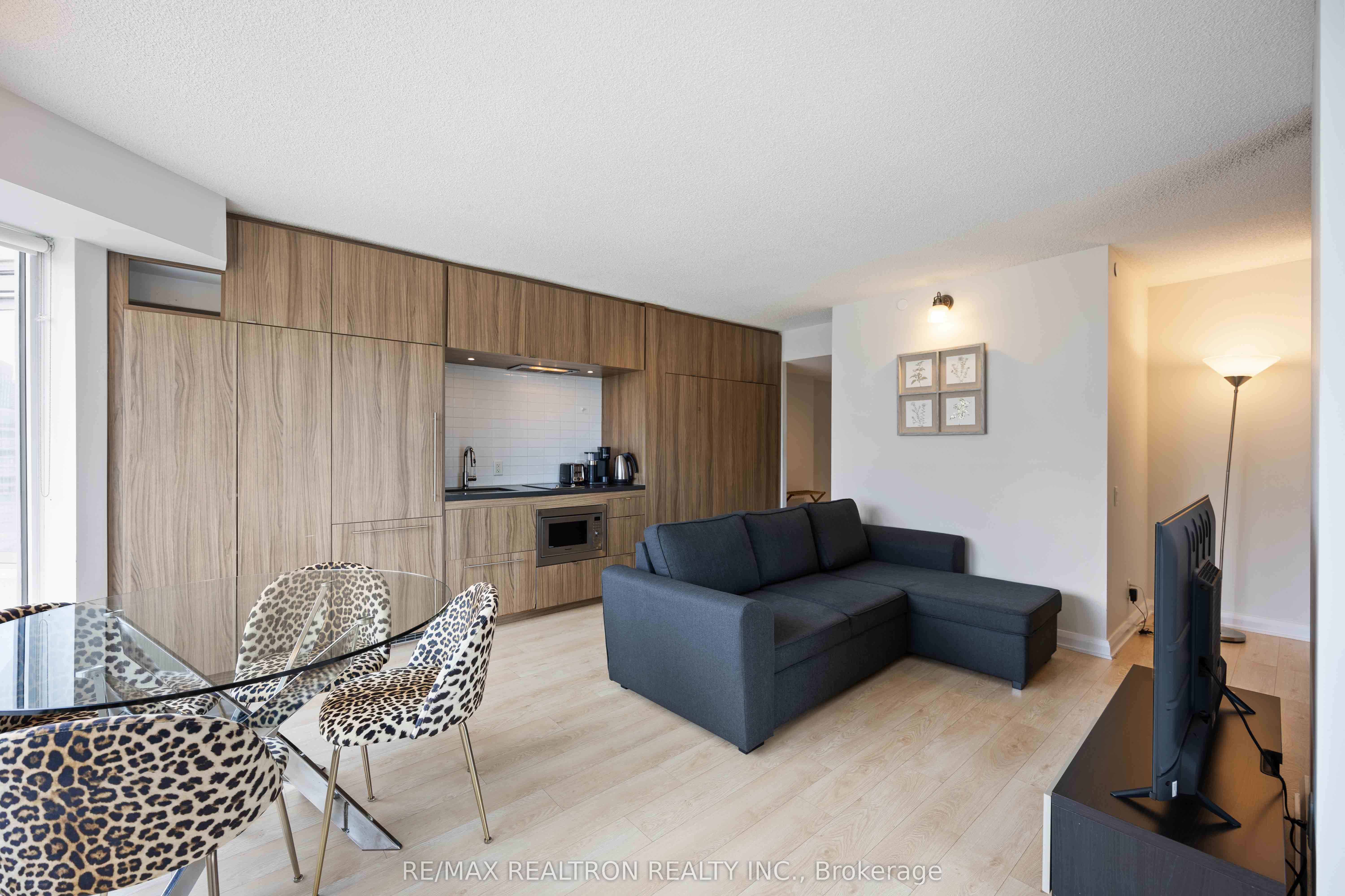 155 Yorkville Avenue 2604 Property Photo 7