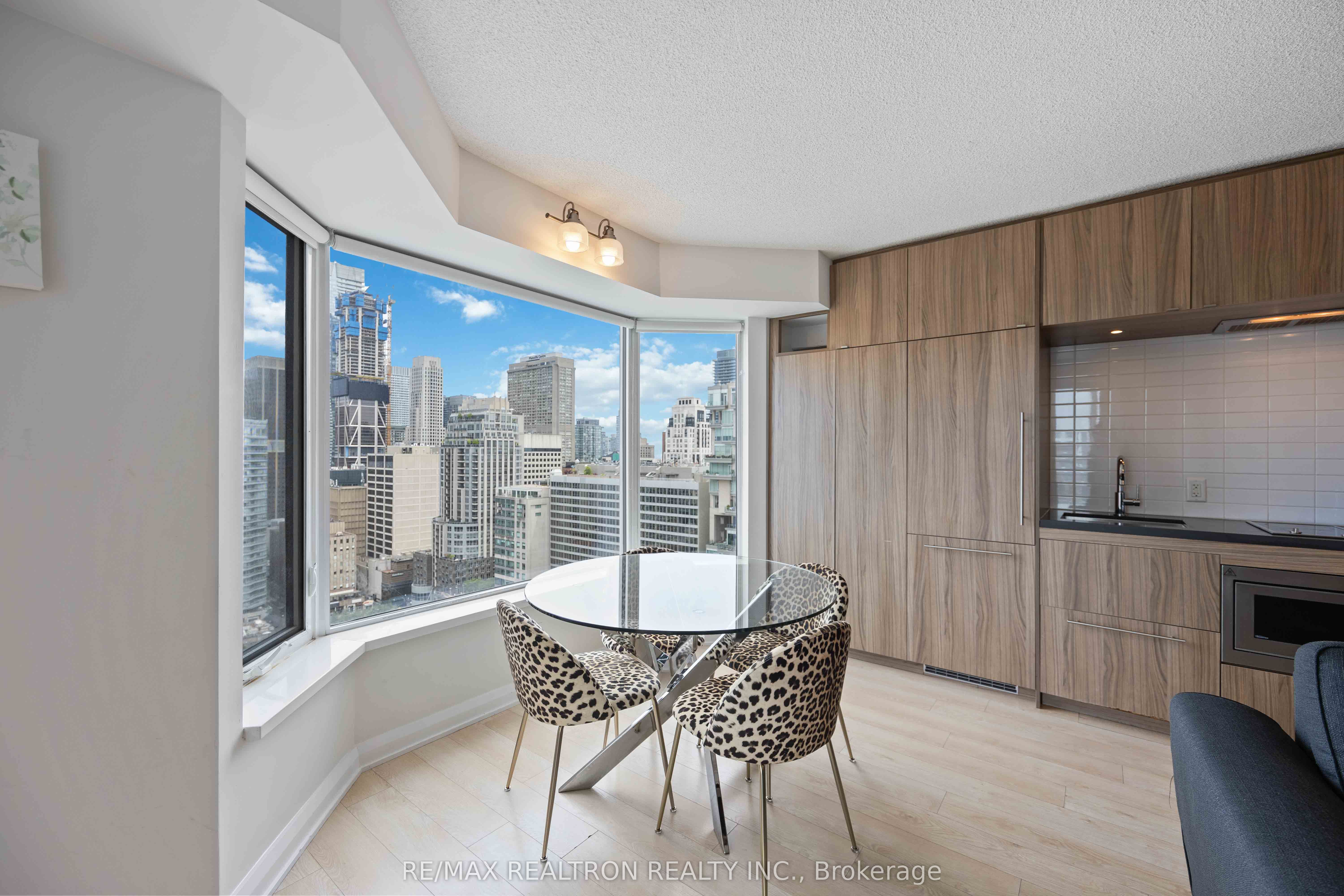 155 Yorkville Avenue 2604 Property Photo 8