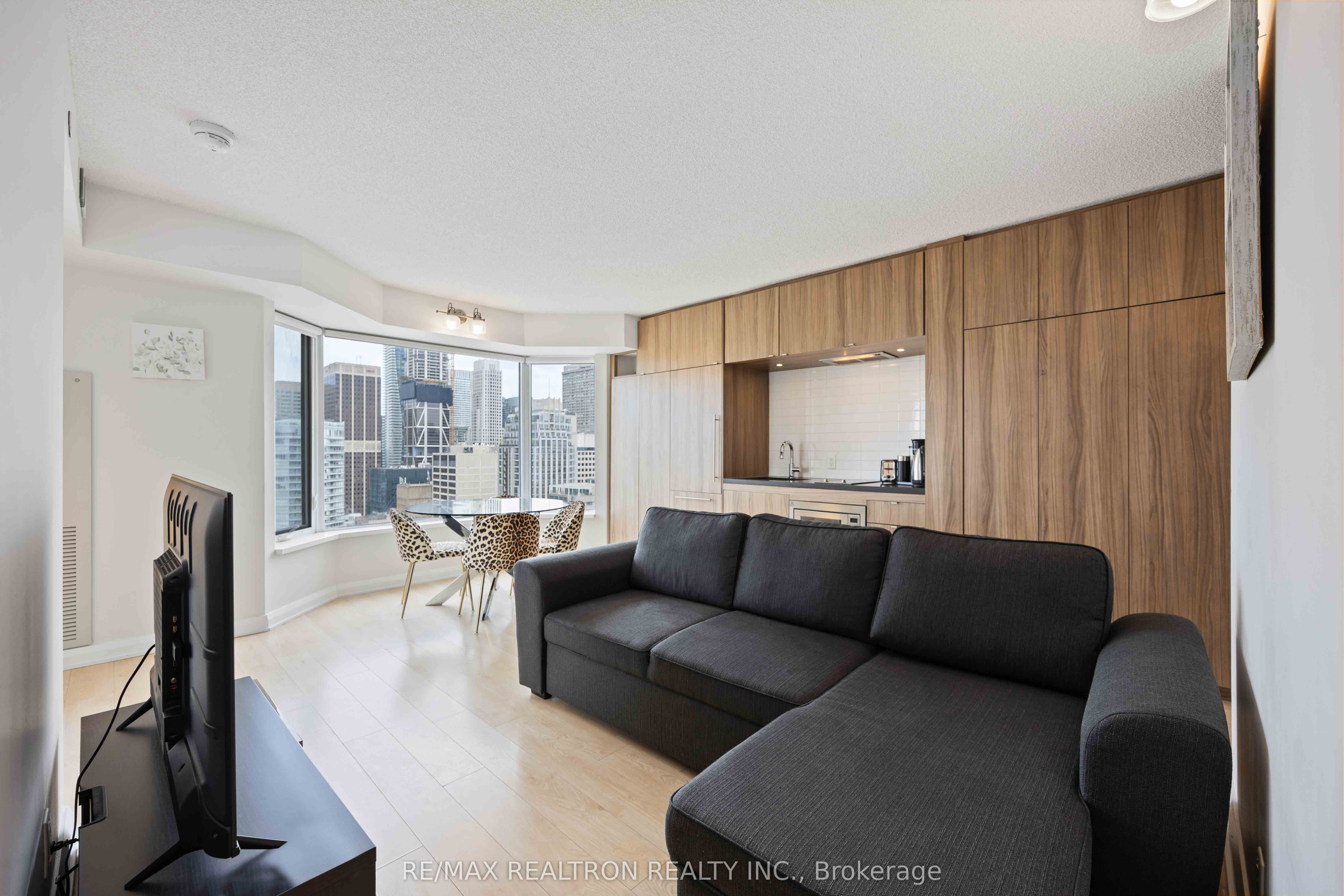 155 Yorkville Avenue 2604 Property Photo 12