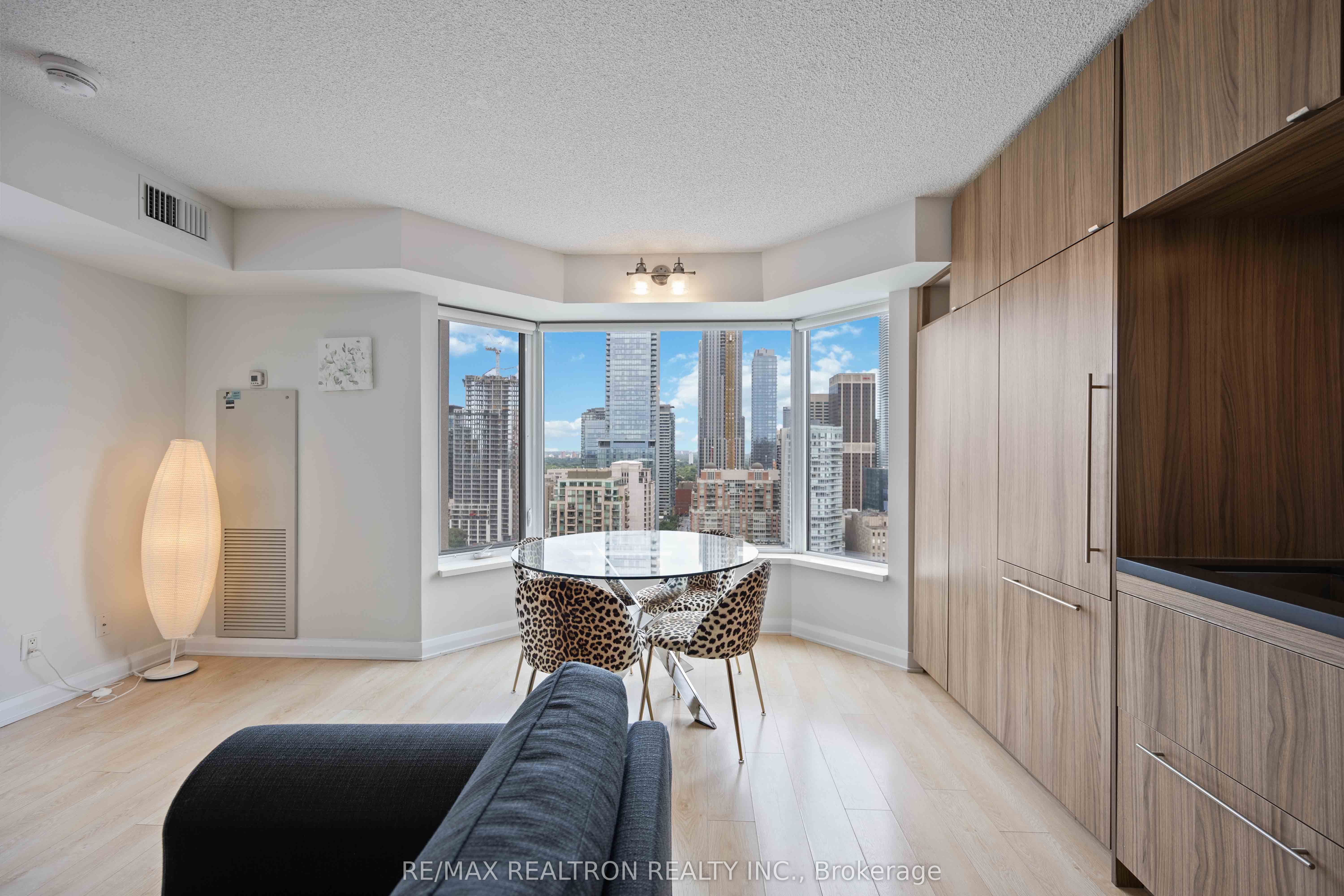 155 Yorkville Avenue 2604 Property Photo 13