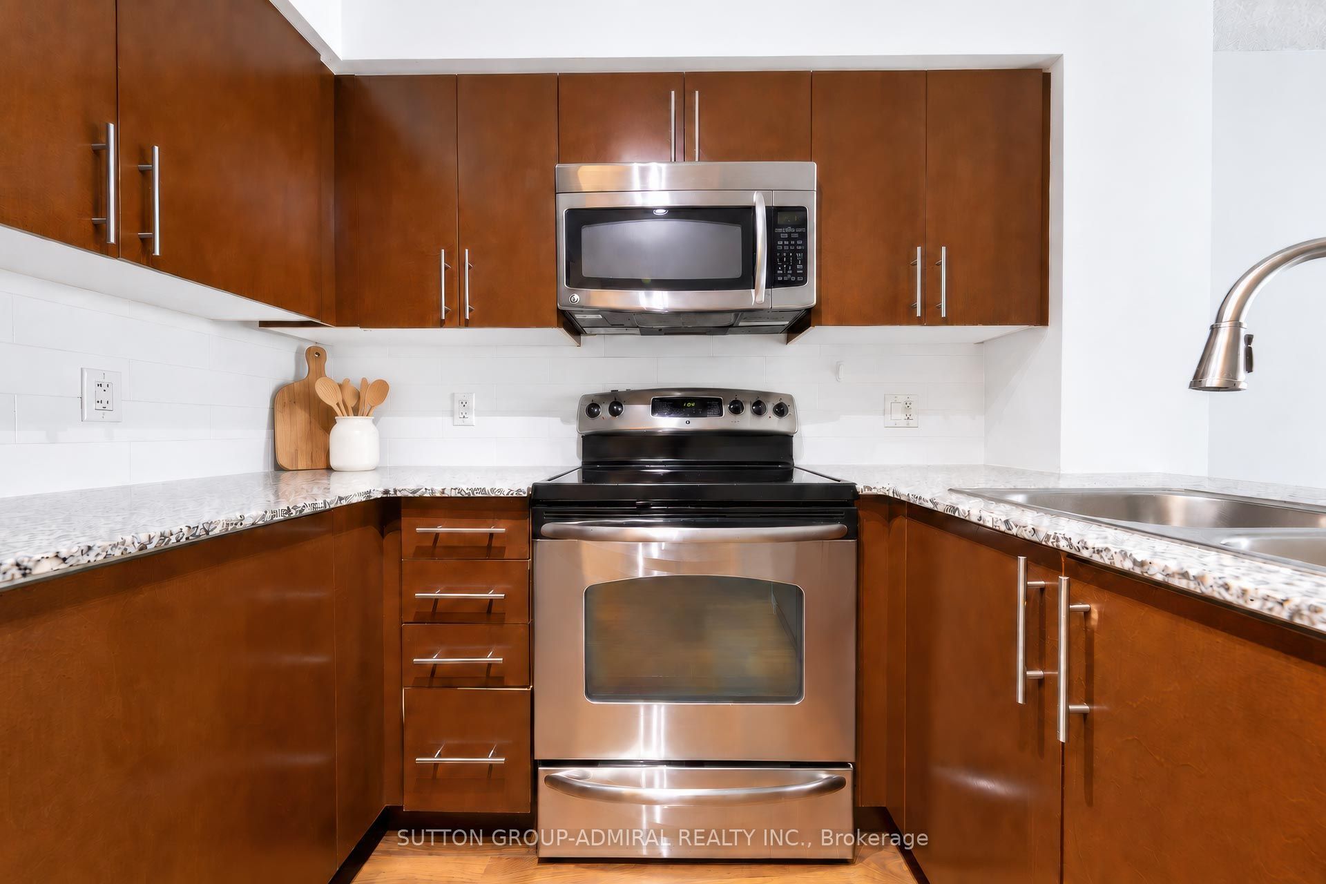 2191 Yonge Street 3210 Property Photo 3