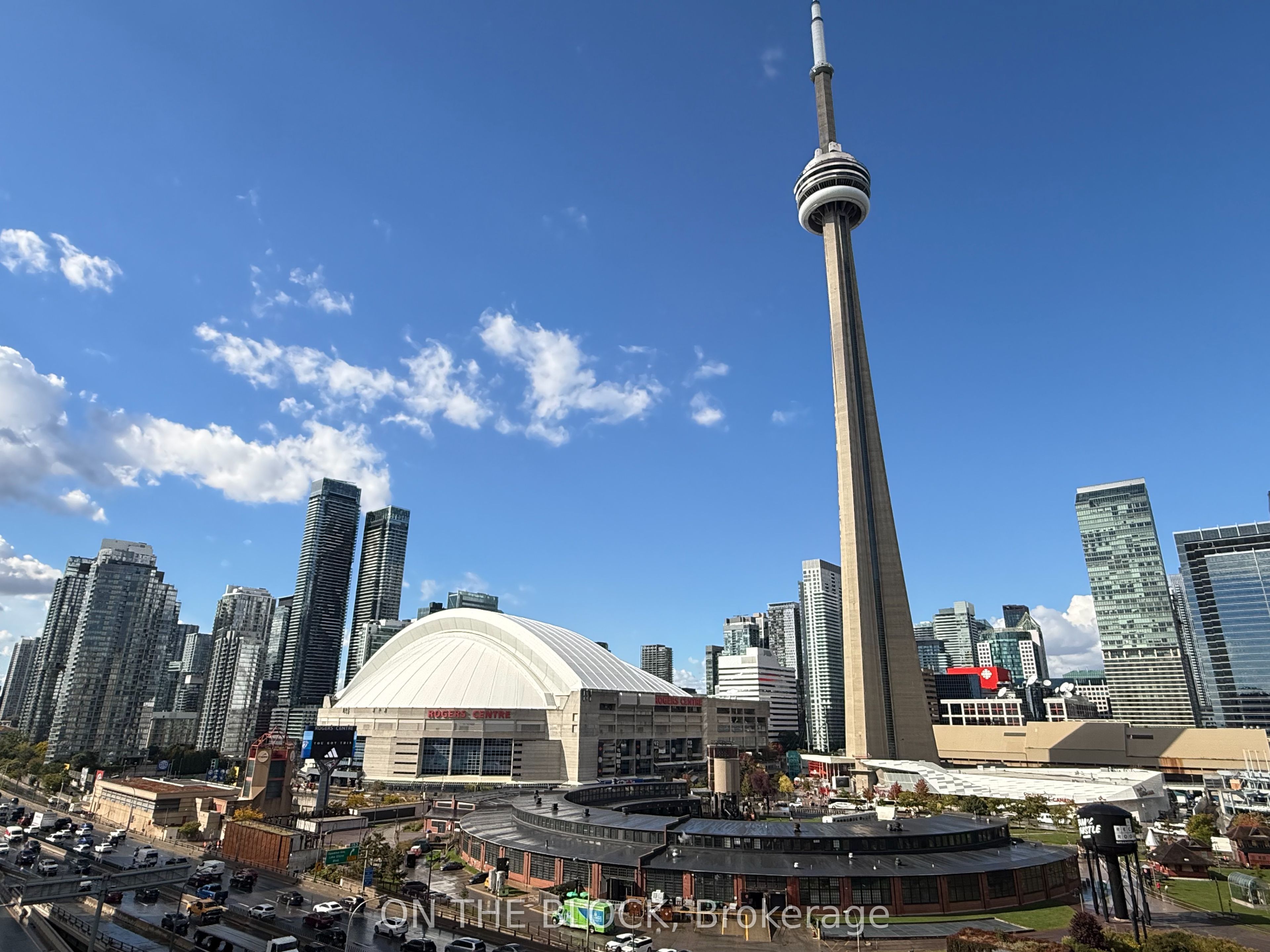 230 Queens Quay W 1515 Property Photo 1