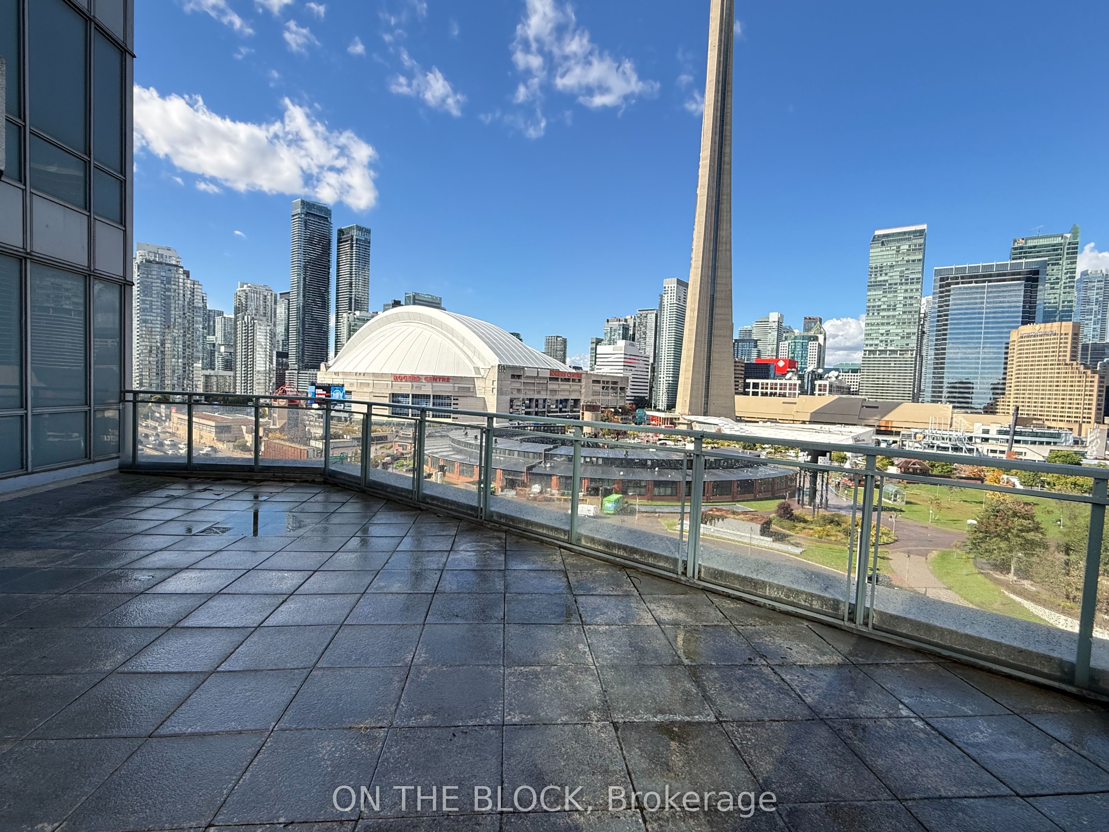 230 Queens Quay W 1515 Property Photo 3