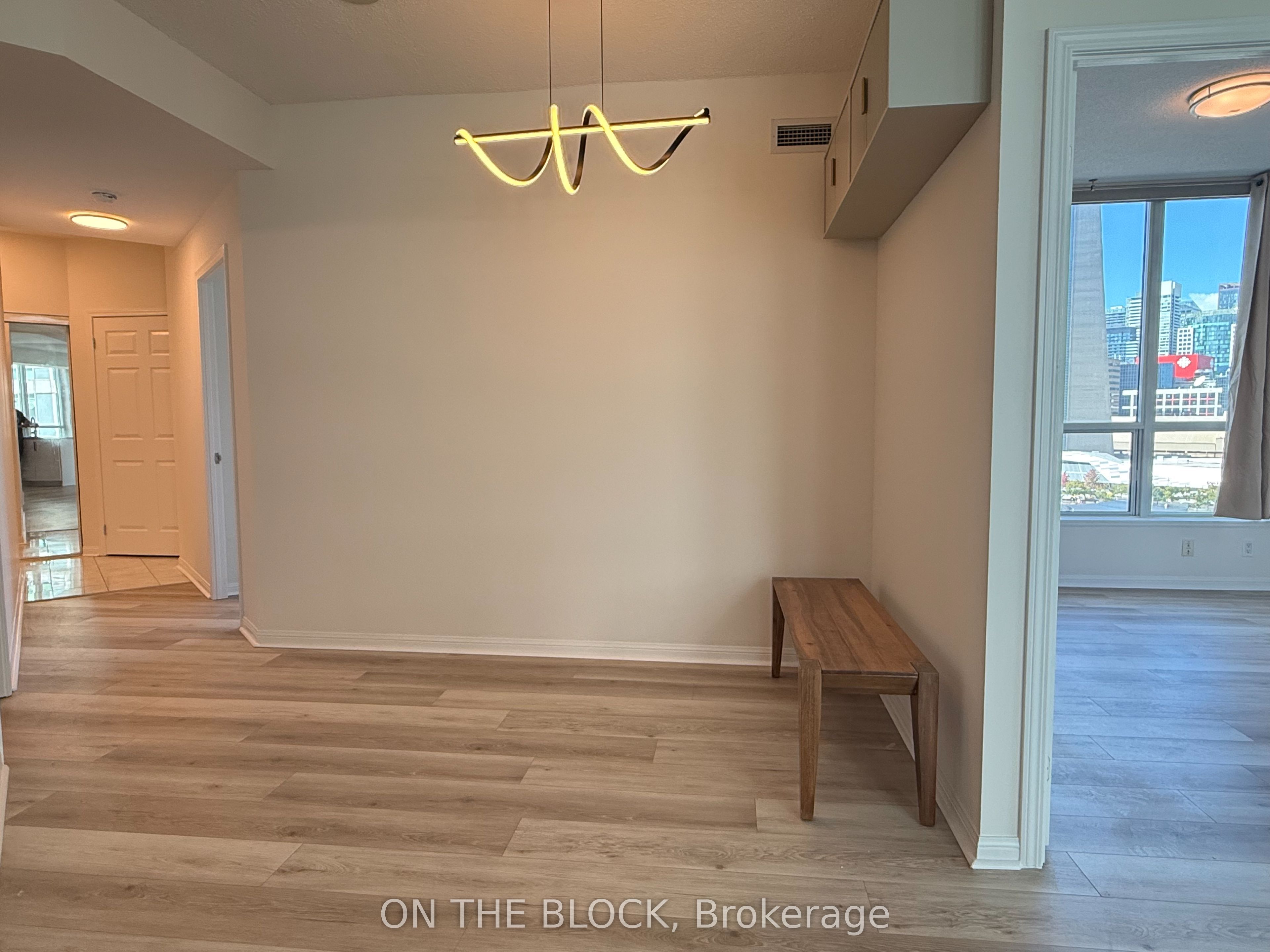 230 Queens Quay W 1515 Property Photo 5