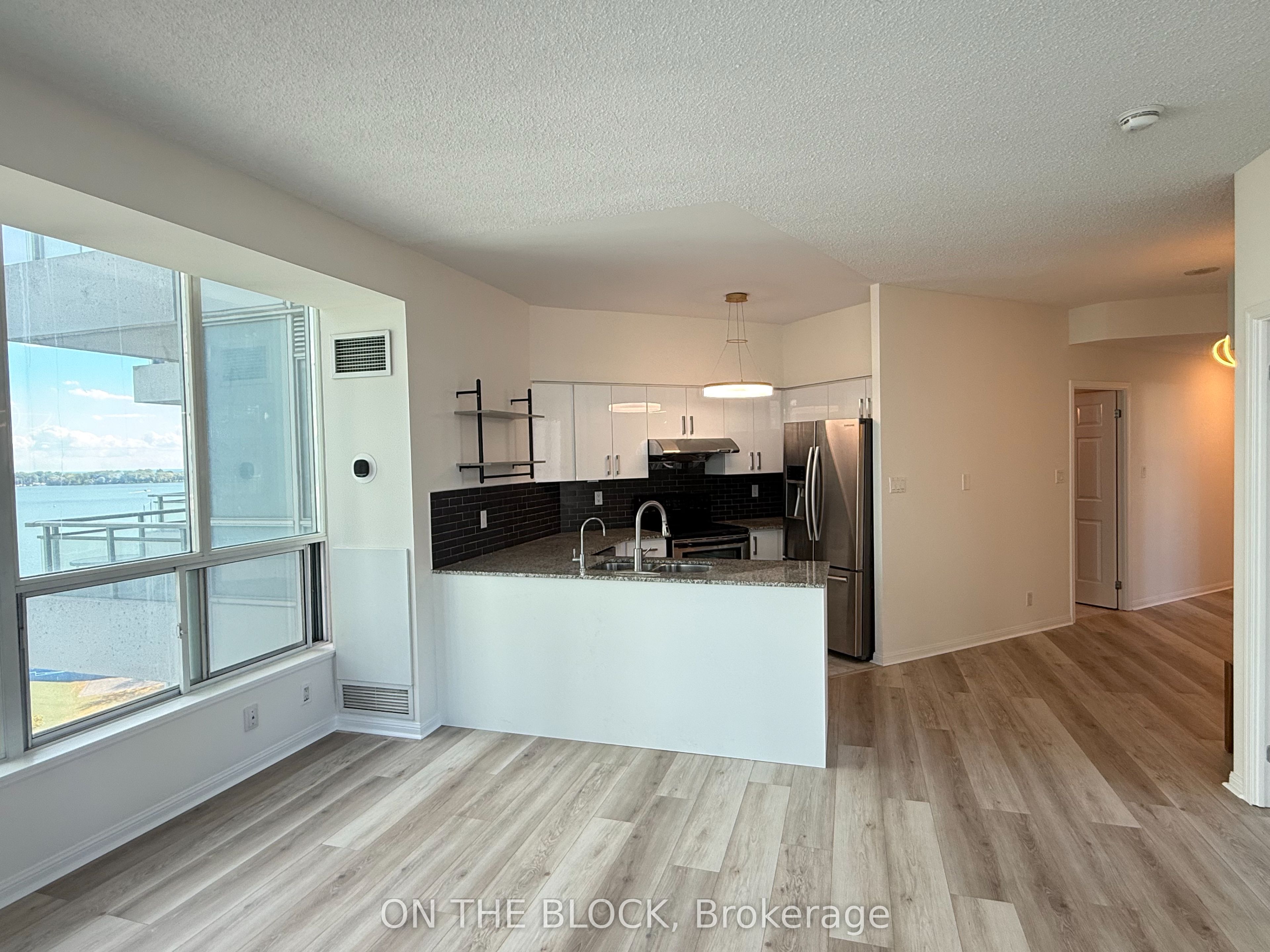 230 Queens Quay W 1515 Property Photo 9