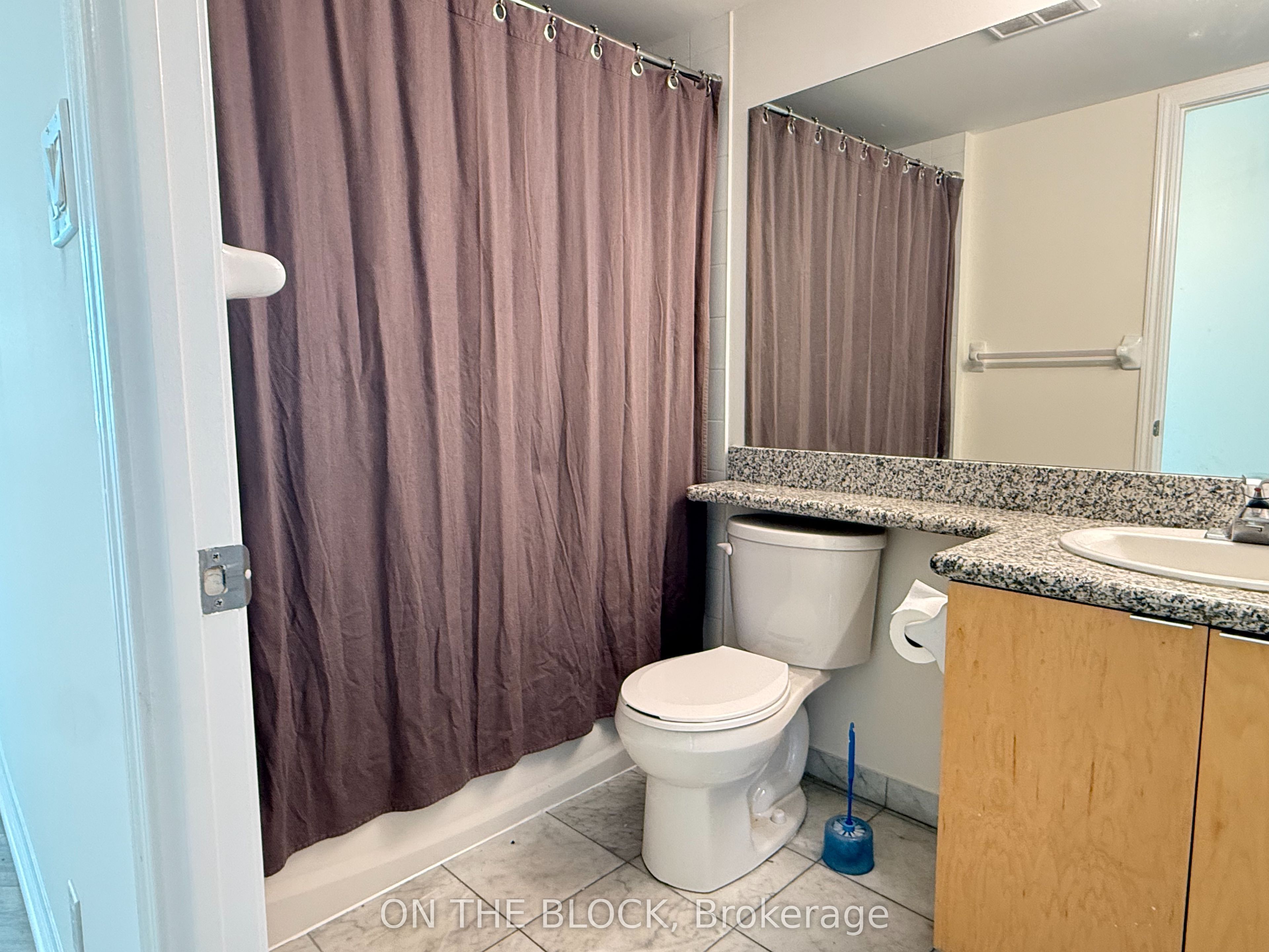 230 Queens Quay W 1515 Property Photo 11