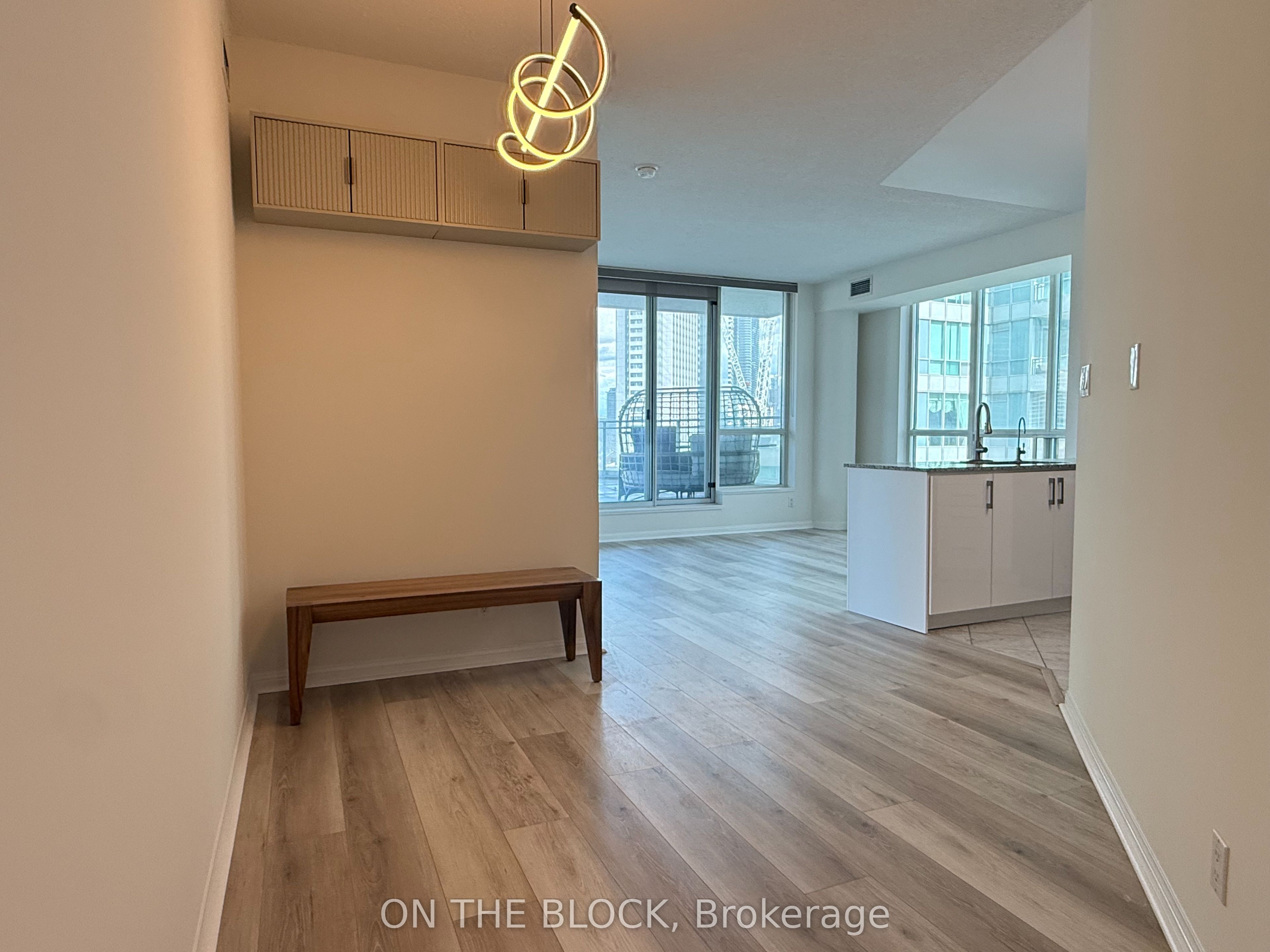 230 Queens Quay W 1515 Property Photo 12