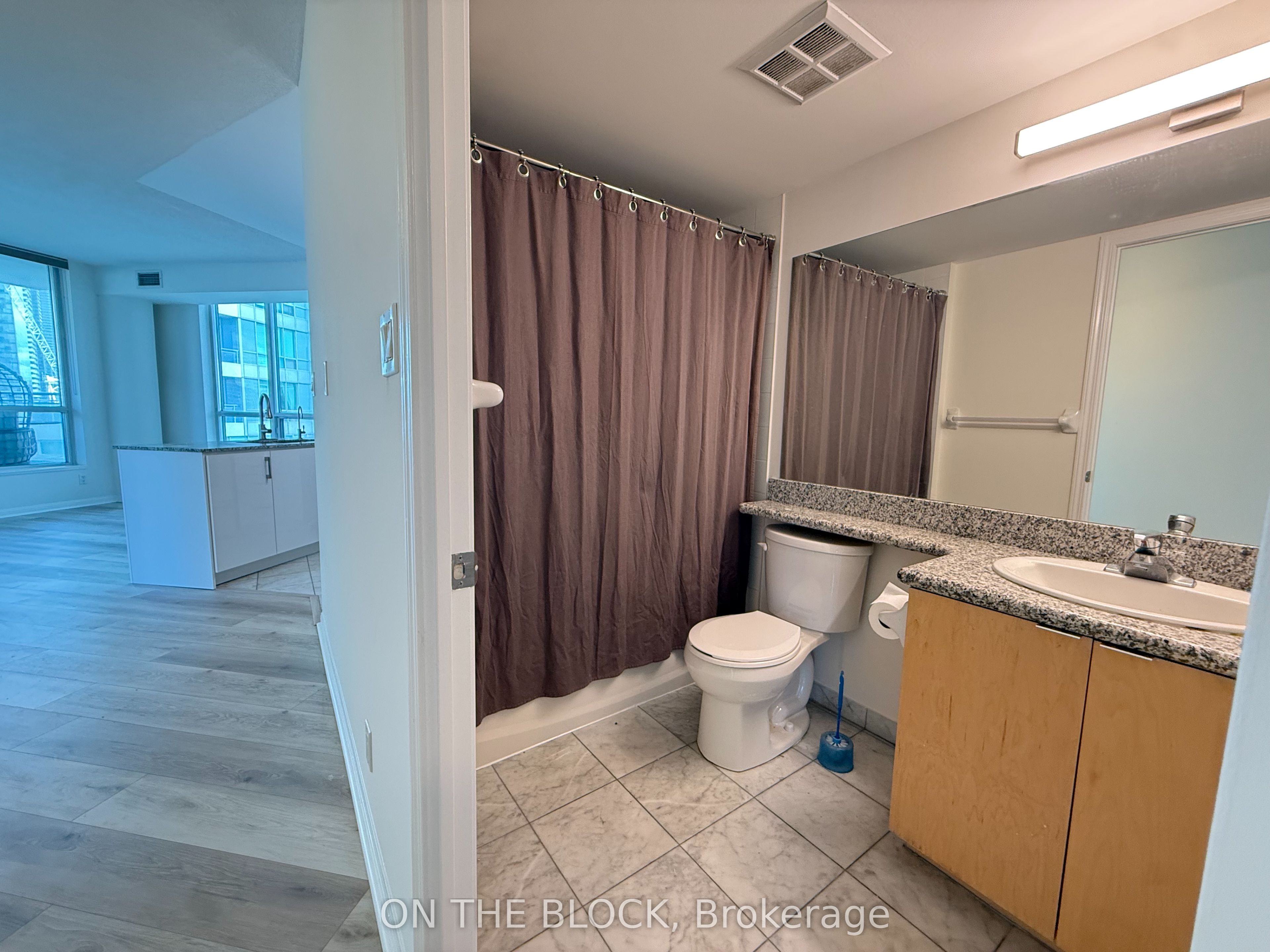 230 Queens Quay W 1515 Property Photo 13