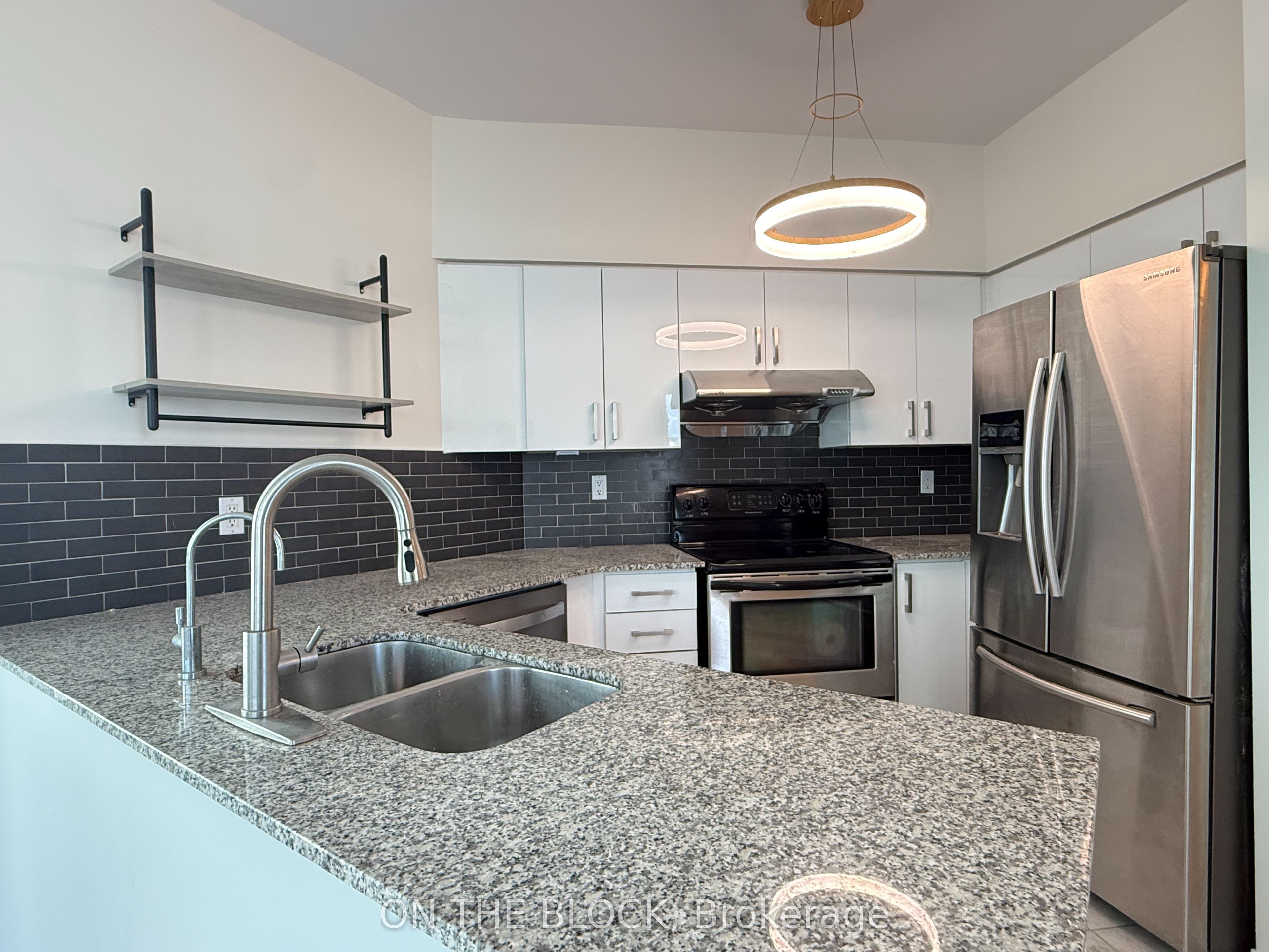230 Queens Quay W 1515 Property Photo 15