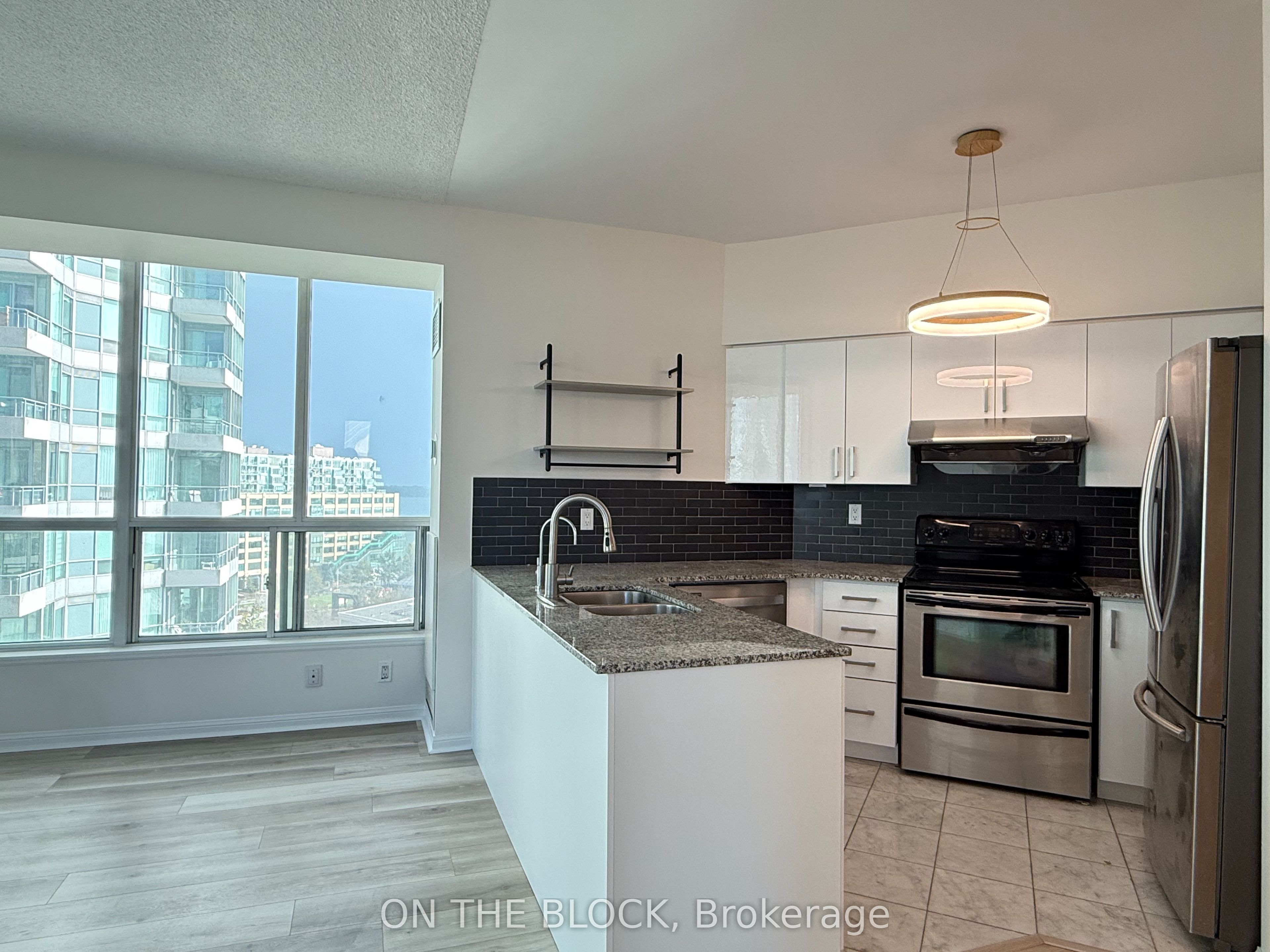 230 Queens Quay W 1515 Property Photo 17