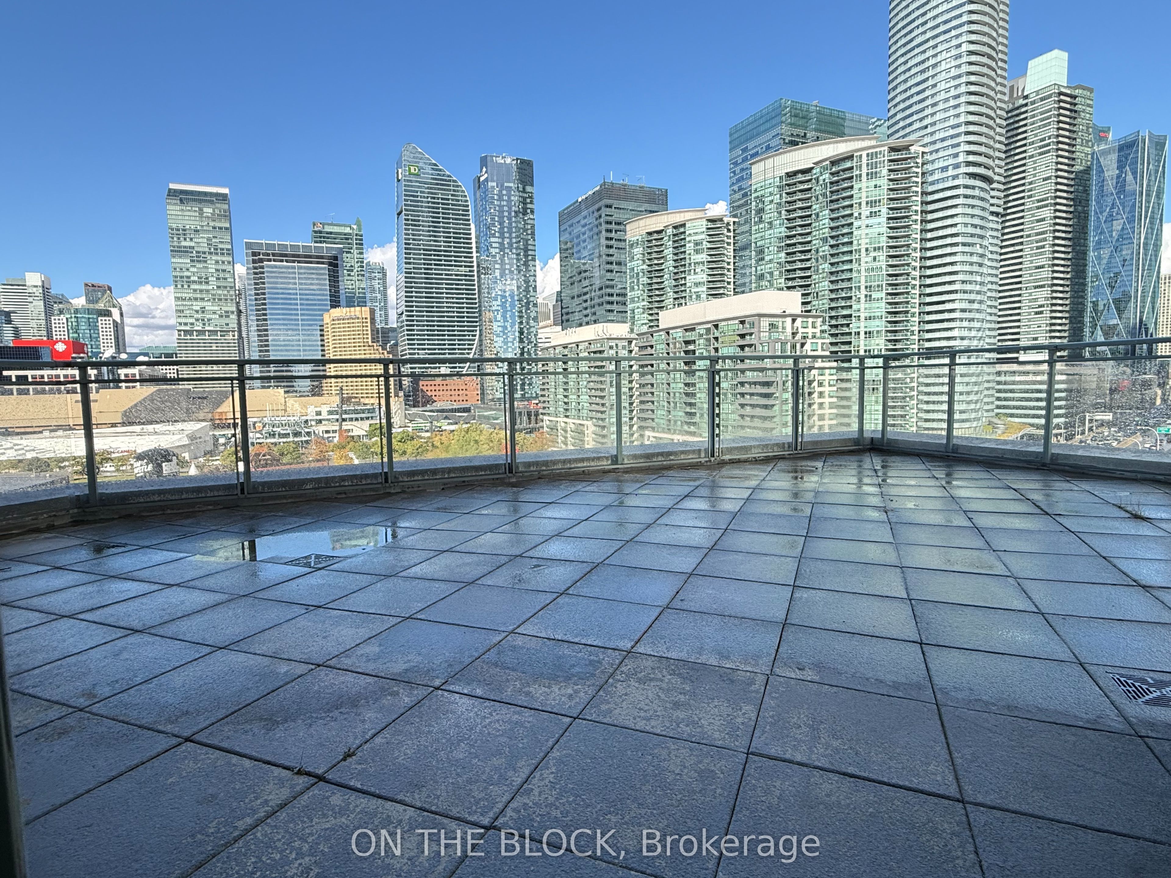 230 Queens Quay W 1515 Property Photo 18