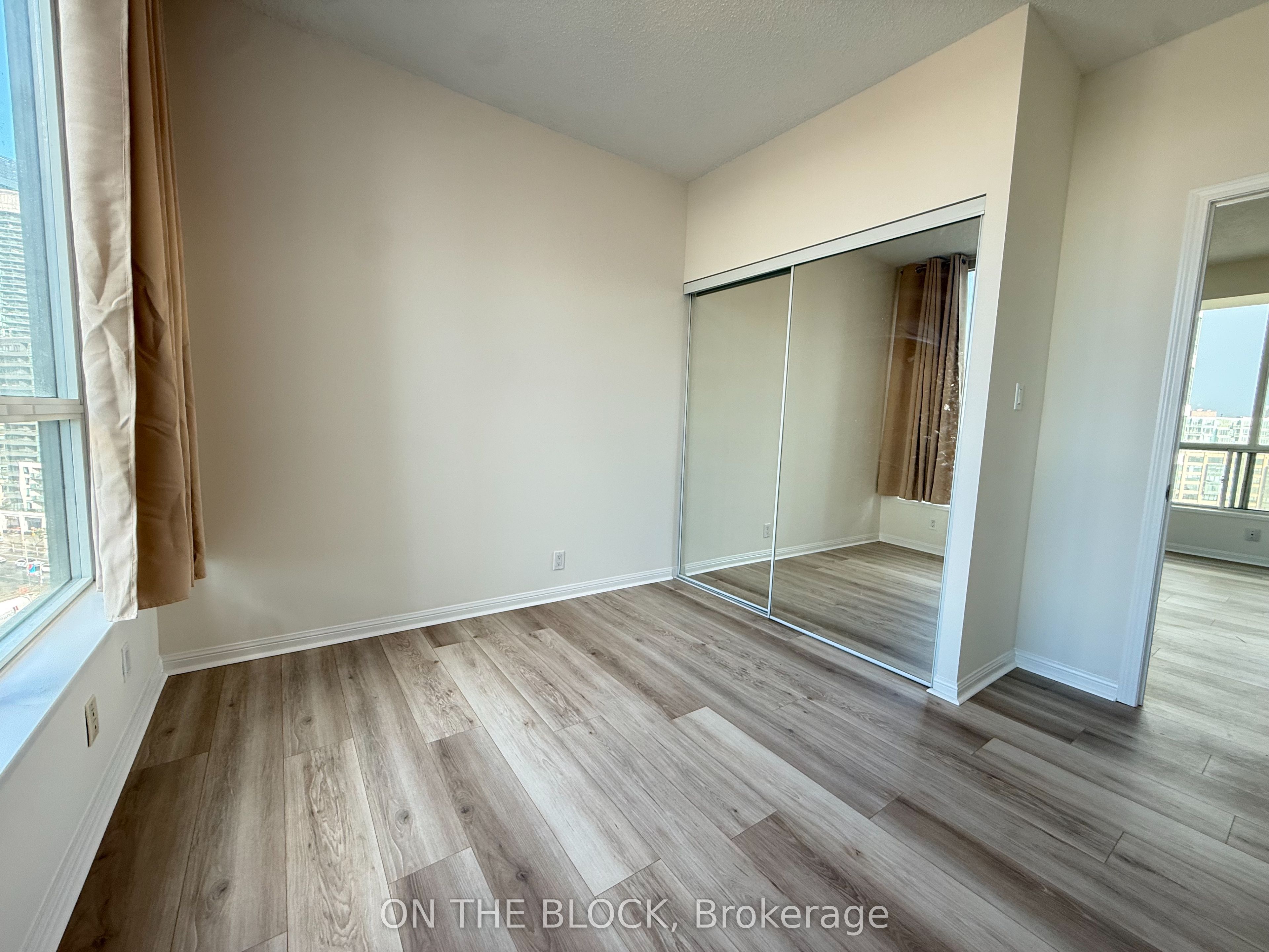 230 Queens Quay W 1515 Property Photo 19