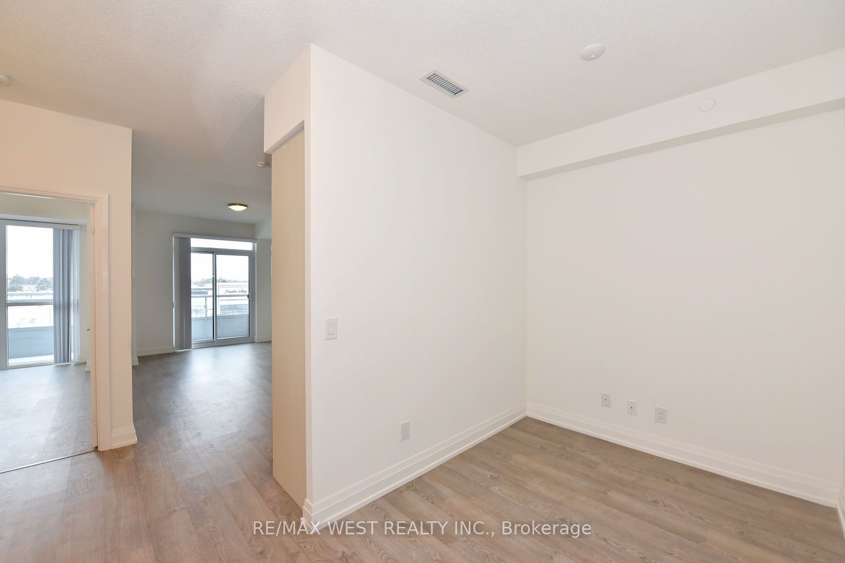 591 Sheppard Avenue E 622 Property Photo 9
