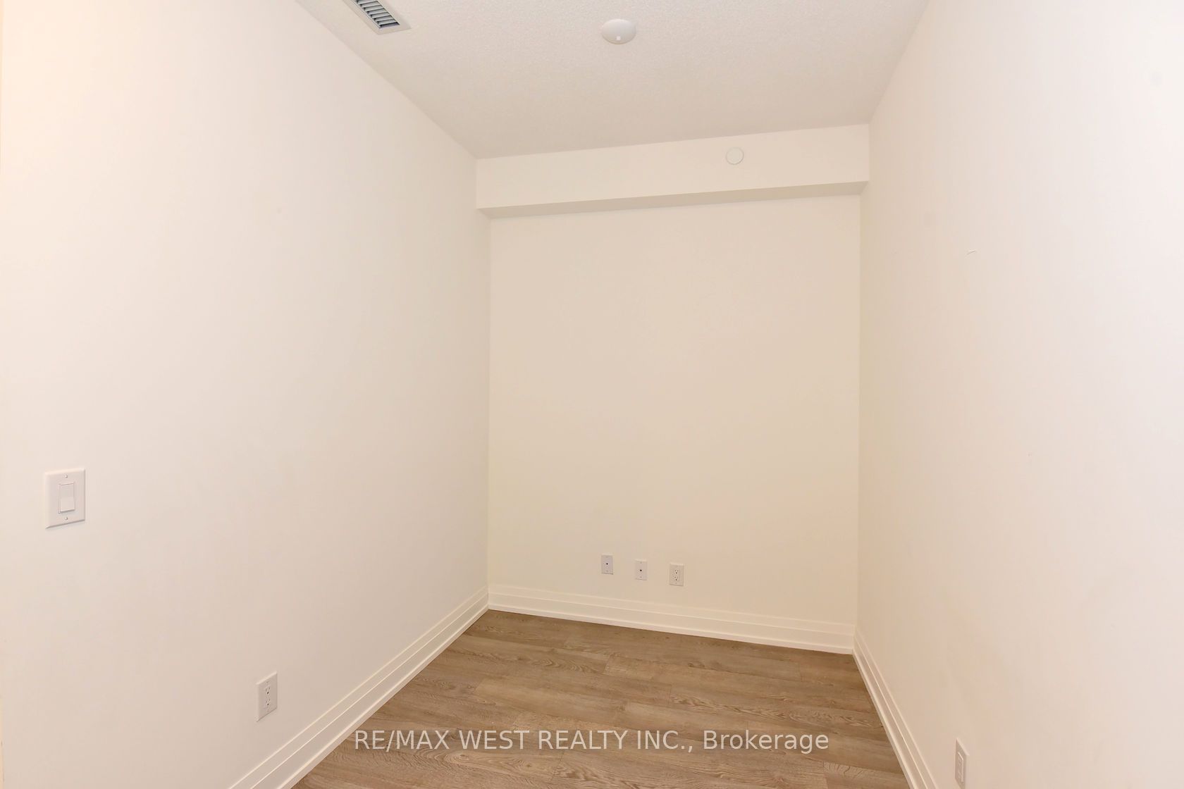 591 Sheppard Avenue E 622 Property Photo 10